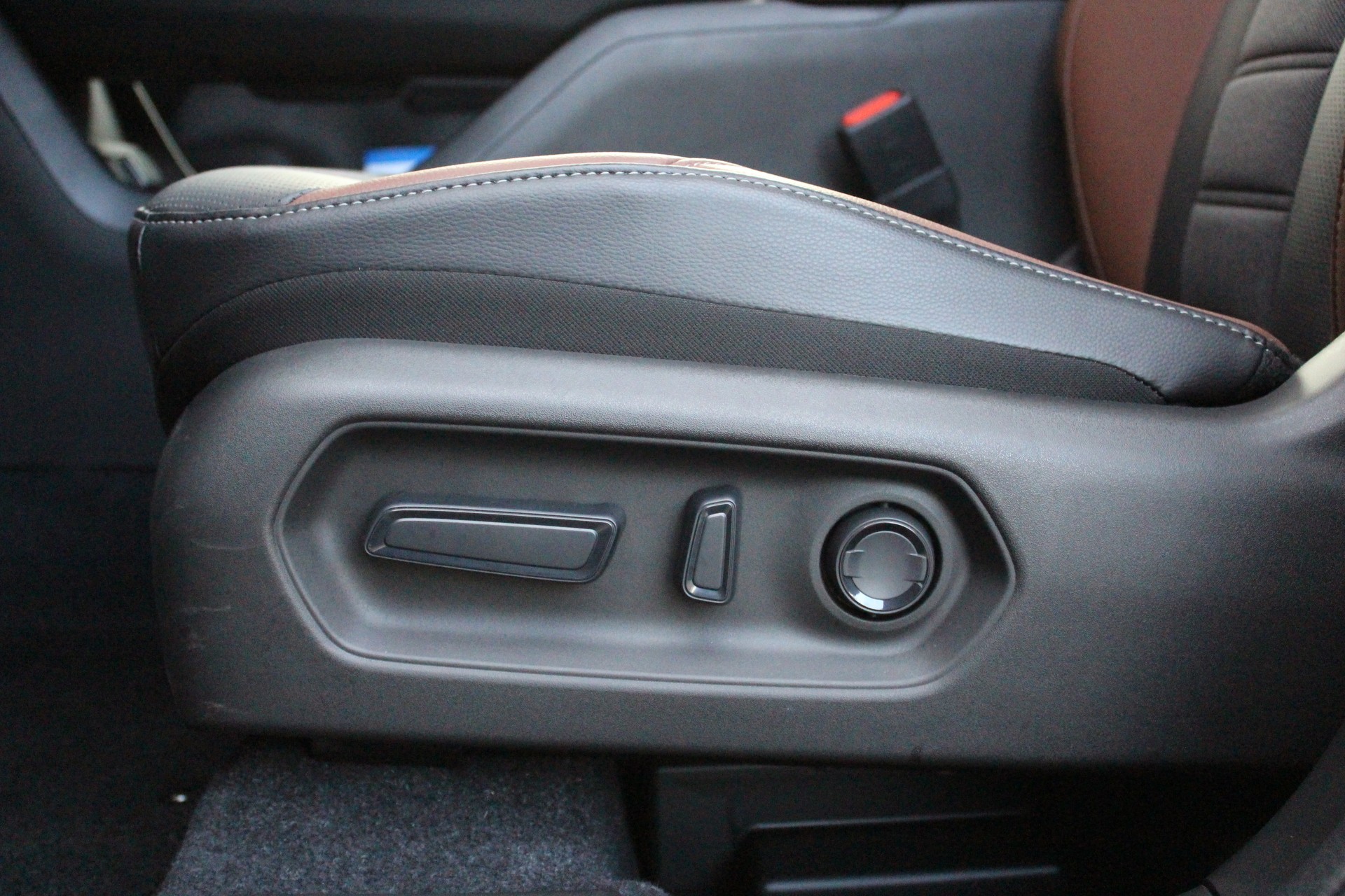 SUZUKI e-Vitara 61kWh Compact Top 4x4 - "CH Fahrzeug * 4X4 * Grosse Autonomie * Toit Ouvrant"-image-22