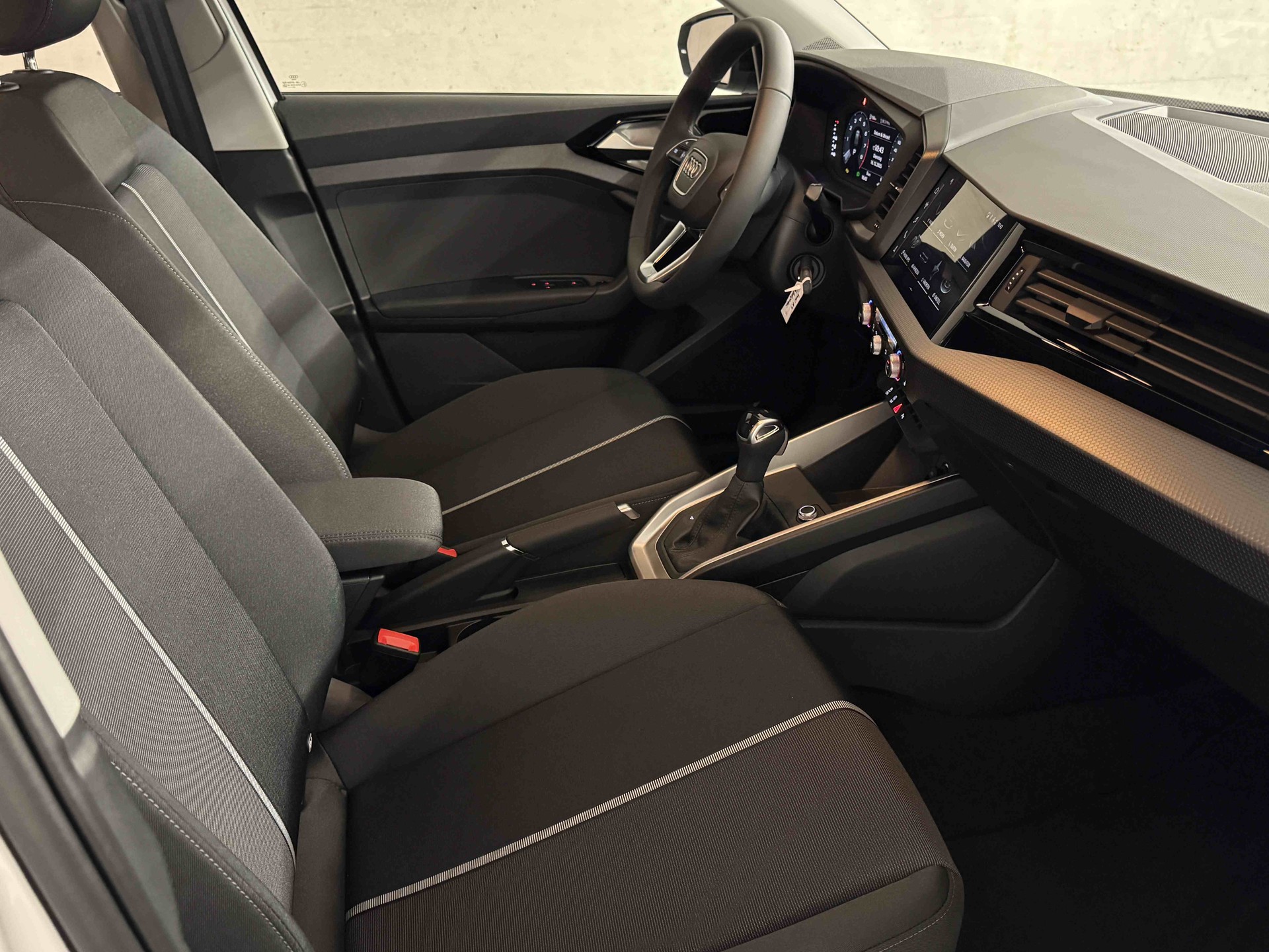 AUDI A1 Sportback 30 TFSI Attraction S-tronic-image-8