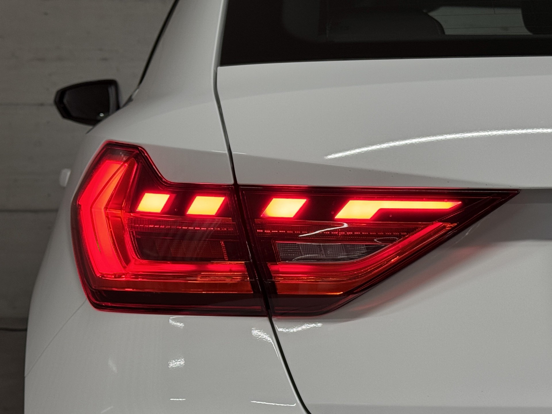 AUDI A1 Sportback 30 TFSI Attraction S-tronic-image-4