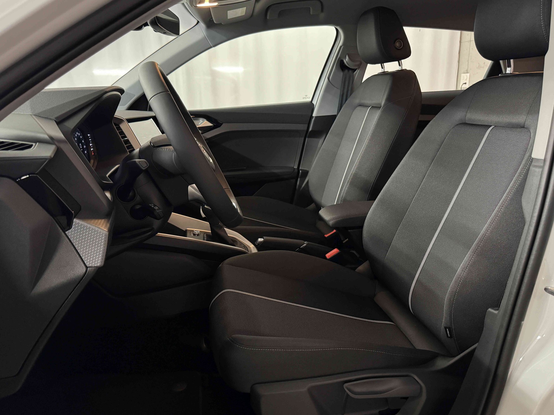 AUDI A1 Sportback 30 TFSI Attraction S-tronic-image-6