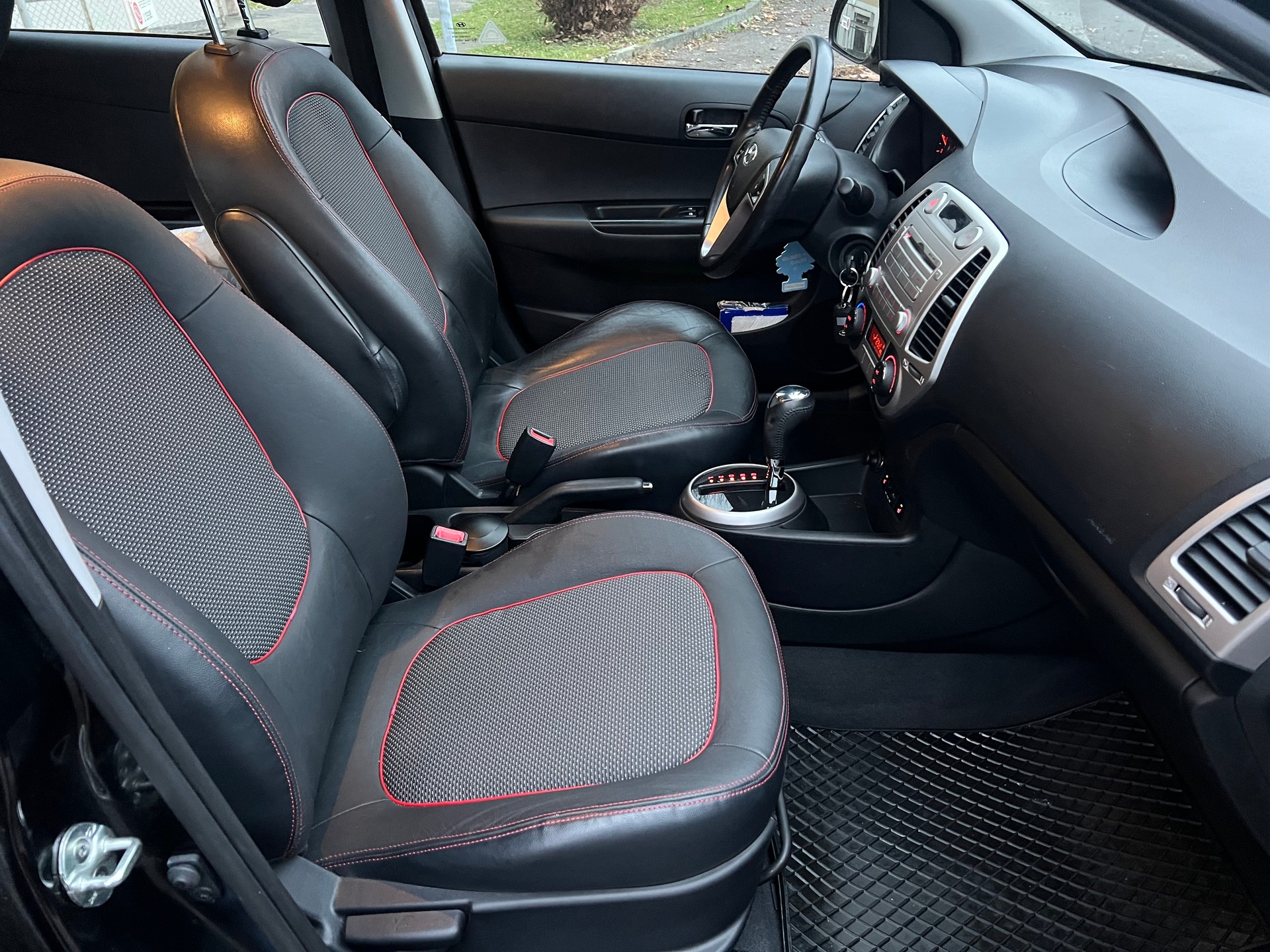 HYUNDAI i20 1.6 Premium Automatic-image-8