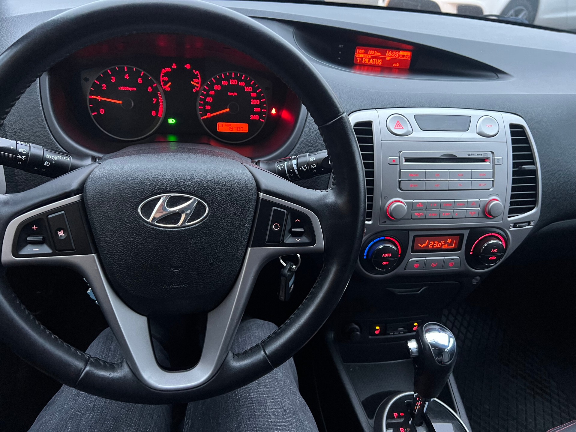 HYUNDAI i20 1.6 Premium Automatic-image-10