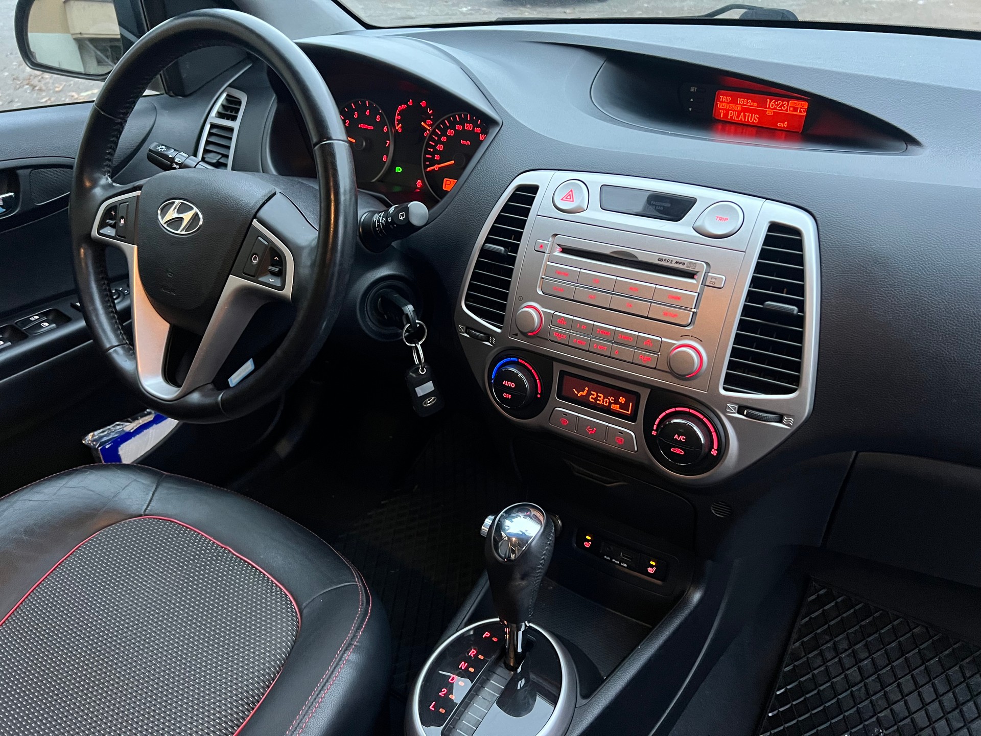 HYUNDAI i20 1.6 Premium Automatic-image-9