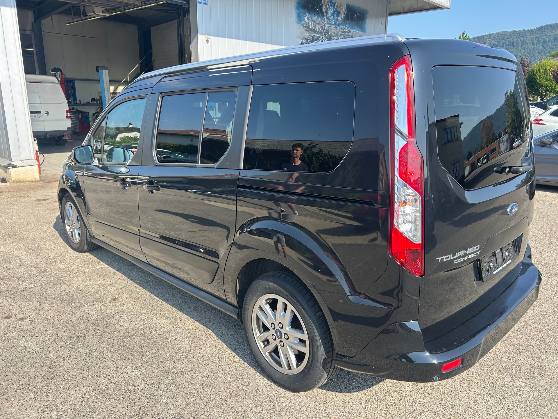 FORD Grand Tourneo Connect 1.5 EcoBlue Titanium Automat-image-5