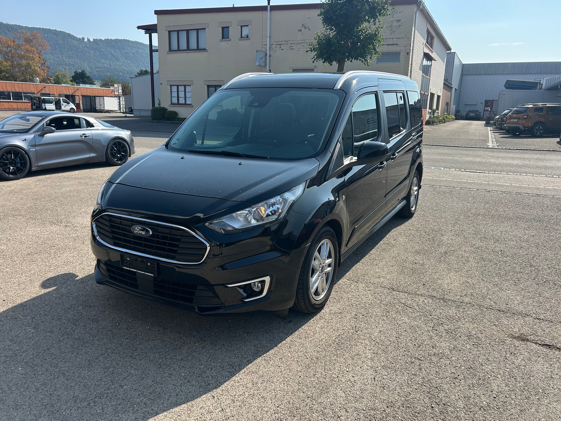 FORD Grand Tourneo Connect 1.5 EcoBlue Titanium Automat-image-2