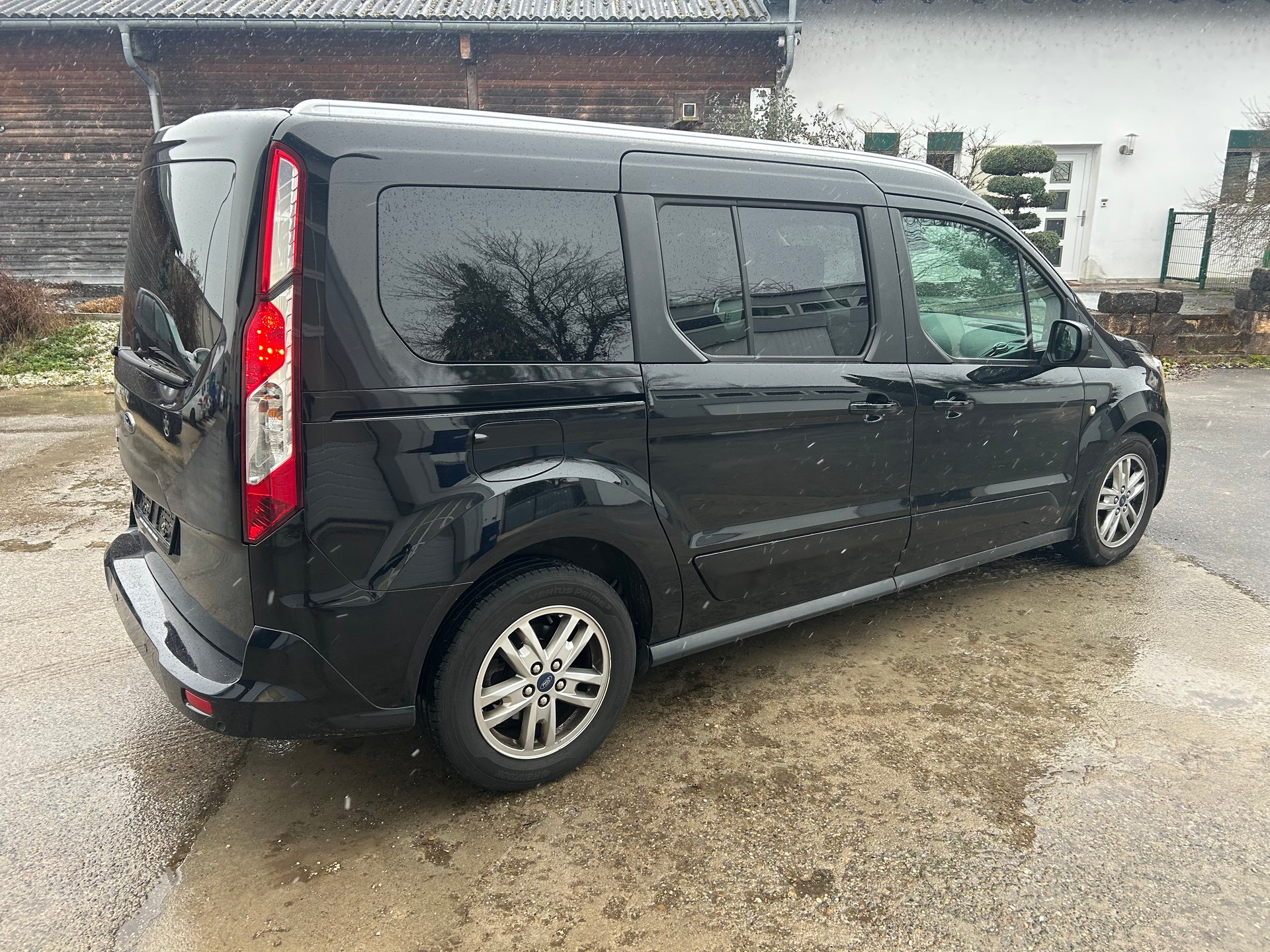 FORD Grand Tourneo Connect 1.5 EcoBlue Titanium Automat-image-5