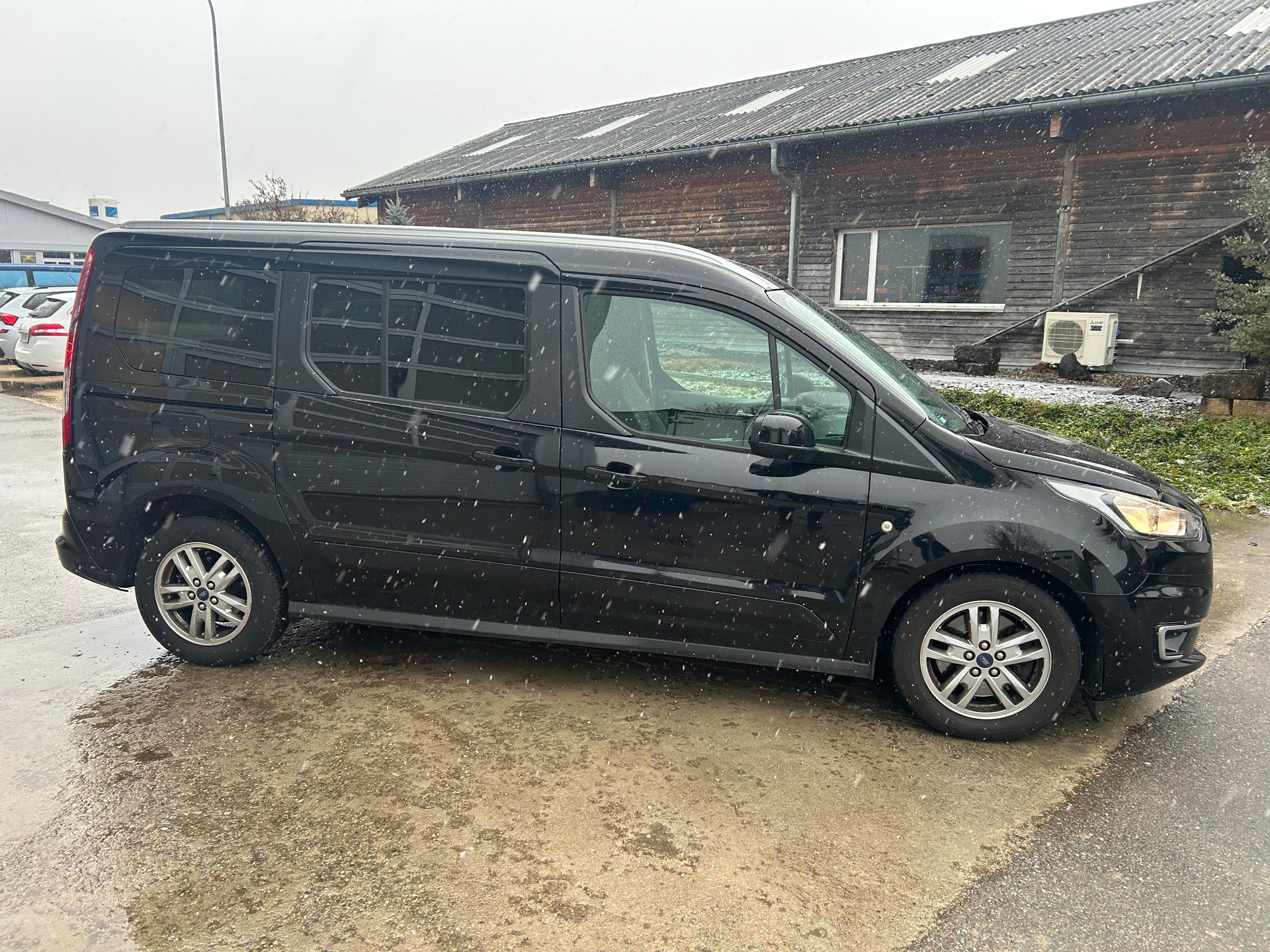 FORD Grand Tourneo Connect 1.5 EcoBlue Titanium Automat