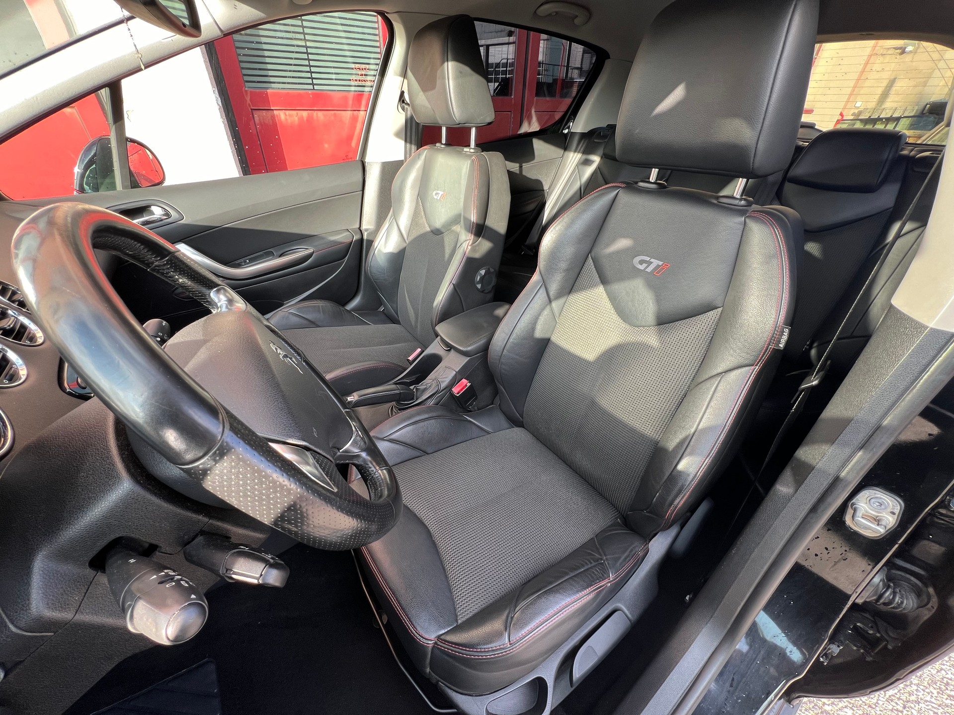 PEUGEOT 308 1.6 16V T GTi-image-6