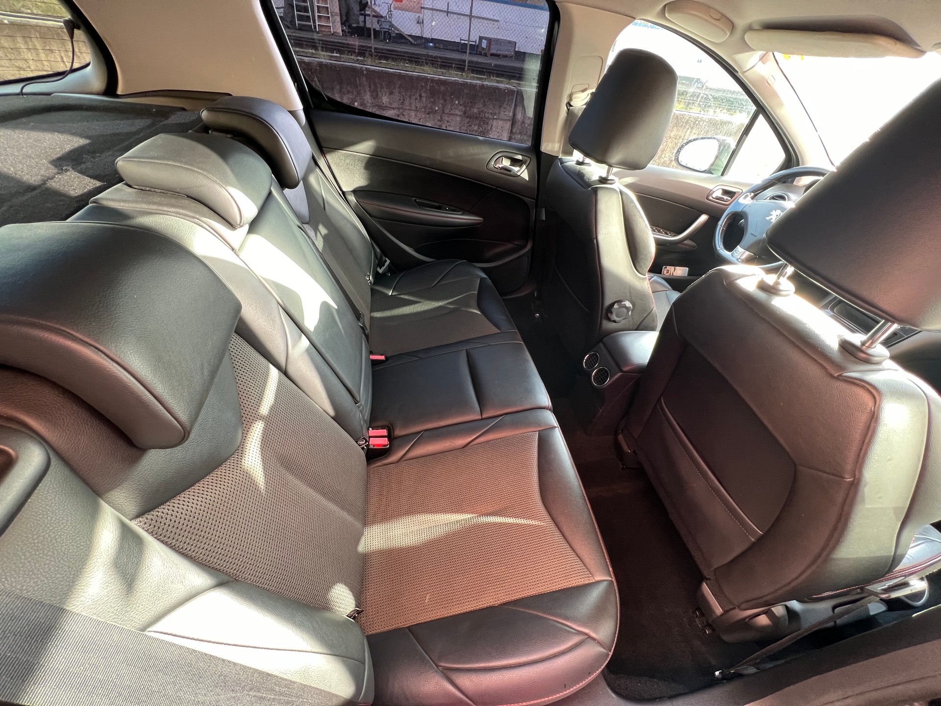 PEUGEOT 308 1.6 16V T GTi-image-10