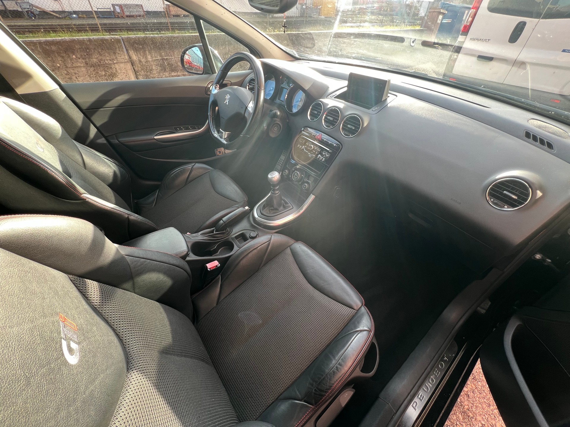 PEUGEOT 308 1.6 16V T GTi-image-9