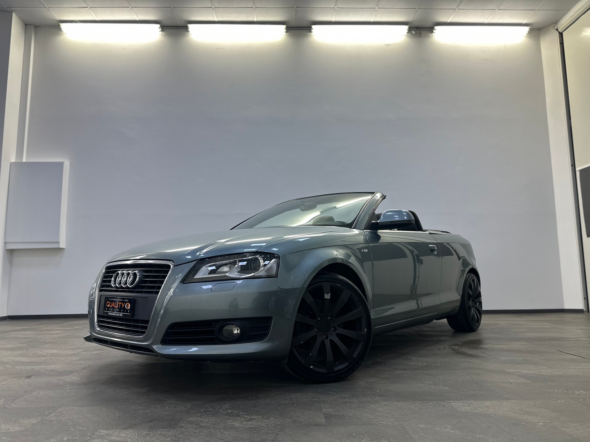 AUDI A3 Cabriolet 2.0 TFSI Attraction-image-1
