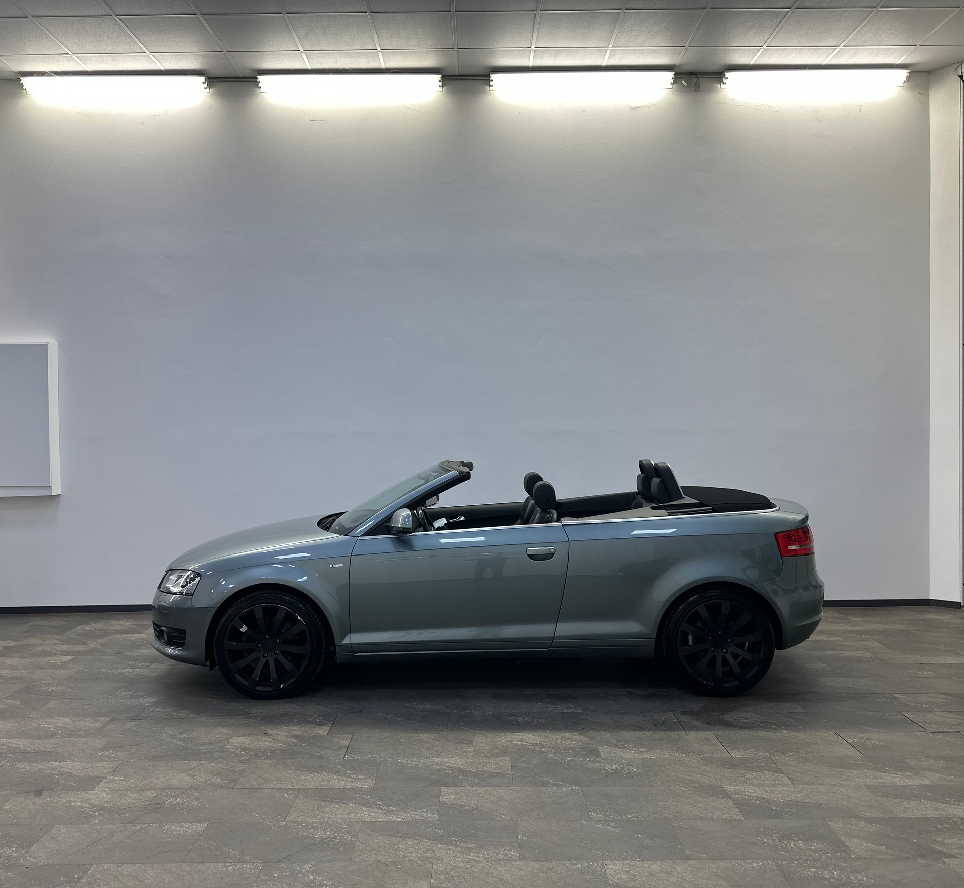 AUDI A3 Cabriolet 2.0 TFSI Attraction-image-2