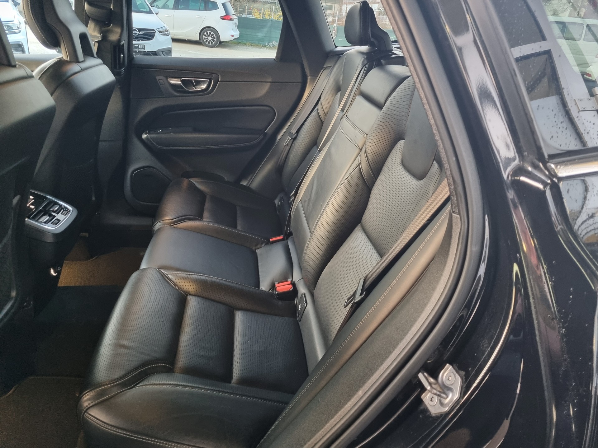 VOLVO XC60 D5 AWD Inscription Geartronic-image-8