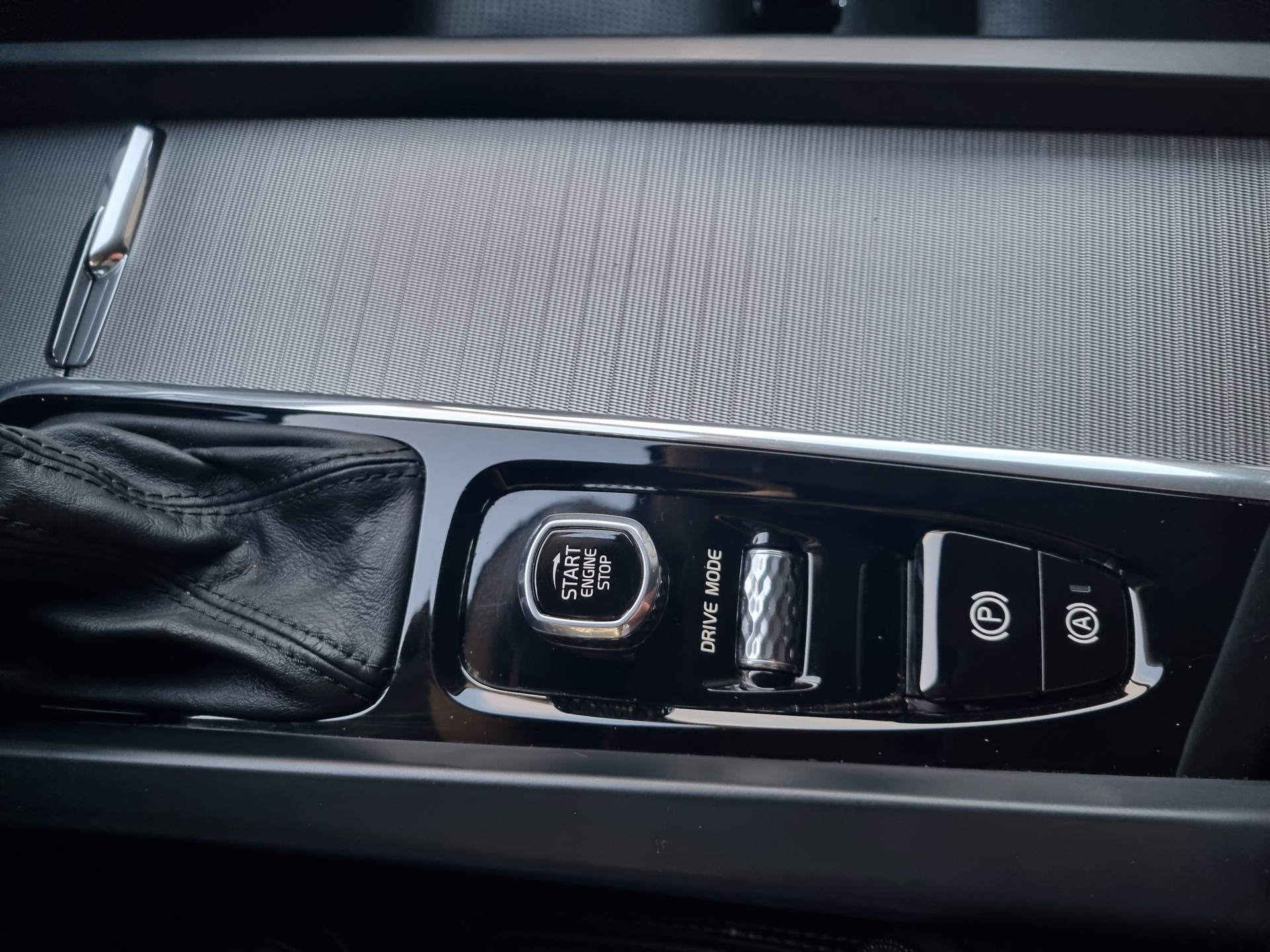 VOLVO XC60 D5 AWD Inscription Geartronic-image-13