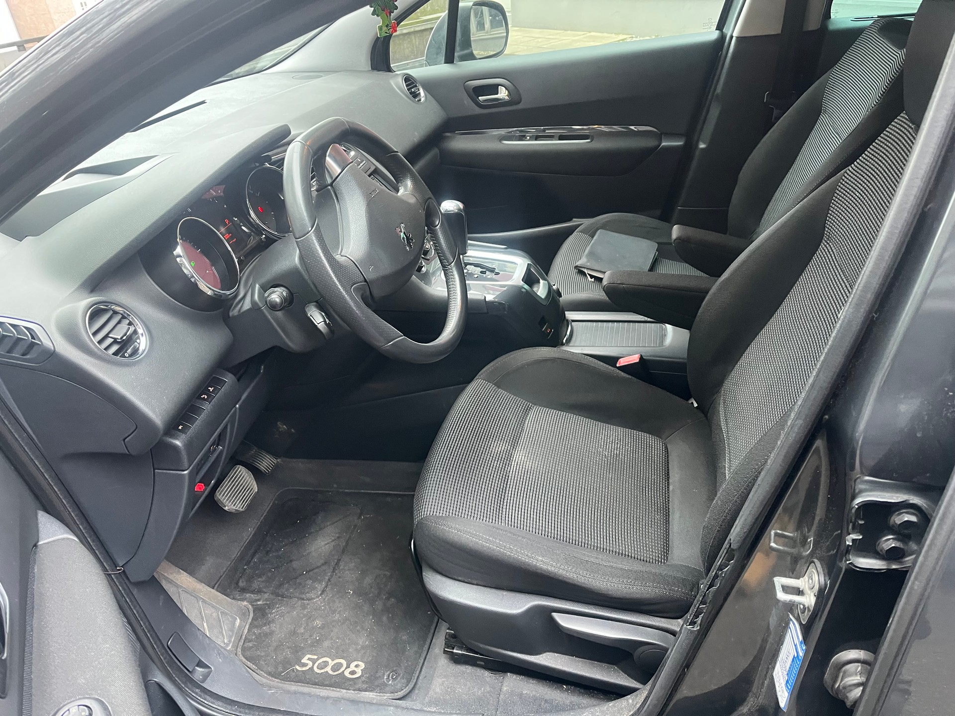 PEUGEOT 5008 2.0 HDI Sport Pack Automatic-image-9