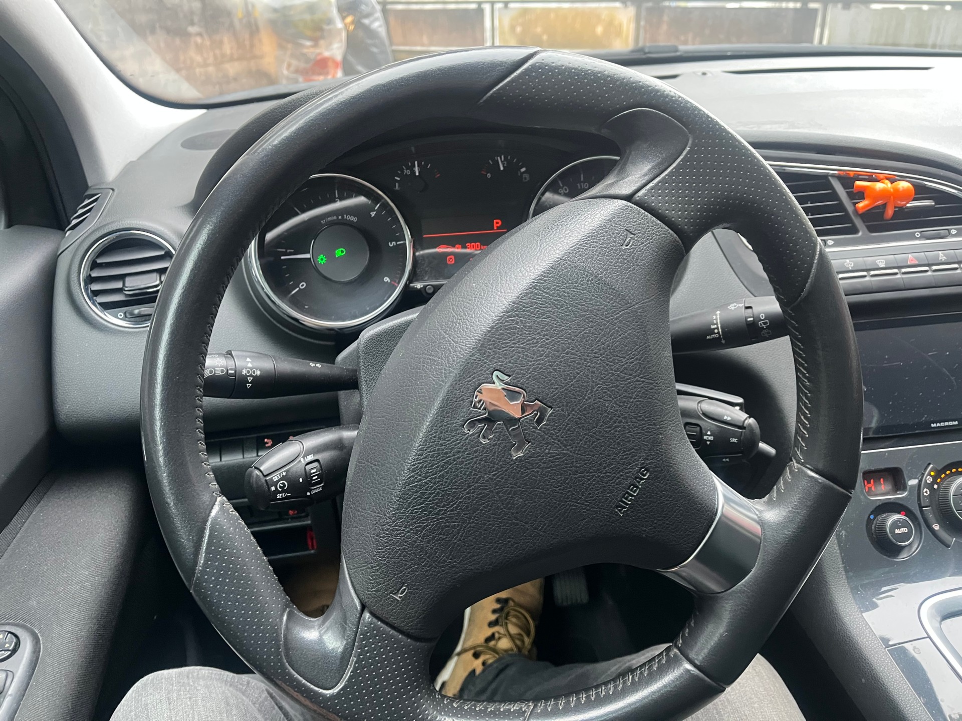 PEUGEOT 5008 2.0 HDI Sport Pack Automatic-image-6