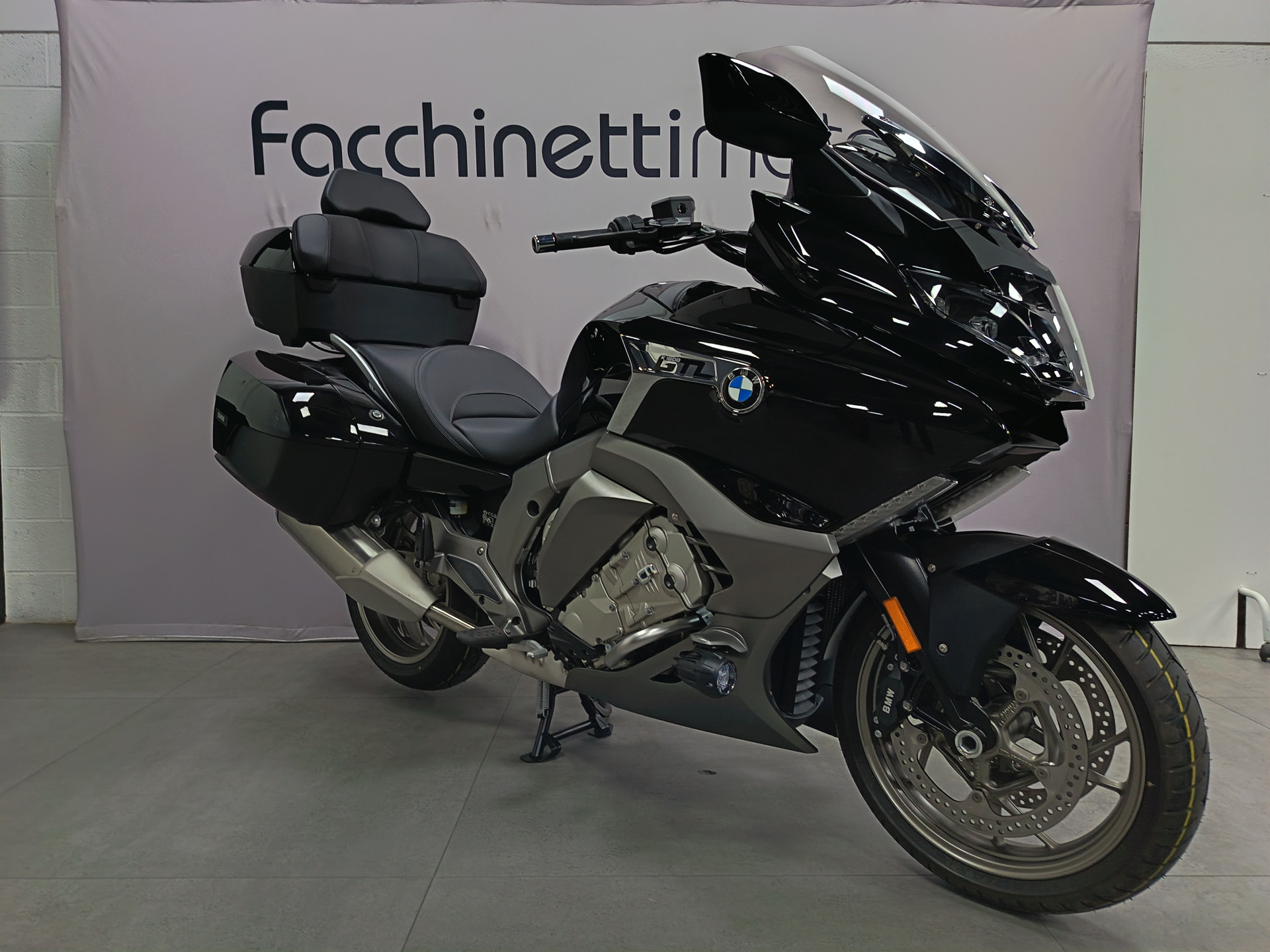 BMW K 1600 GTL *** Leasing 3.9% ***-showroom-element-1
