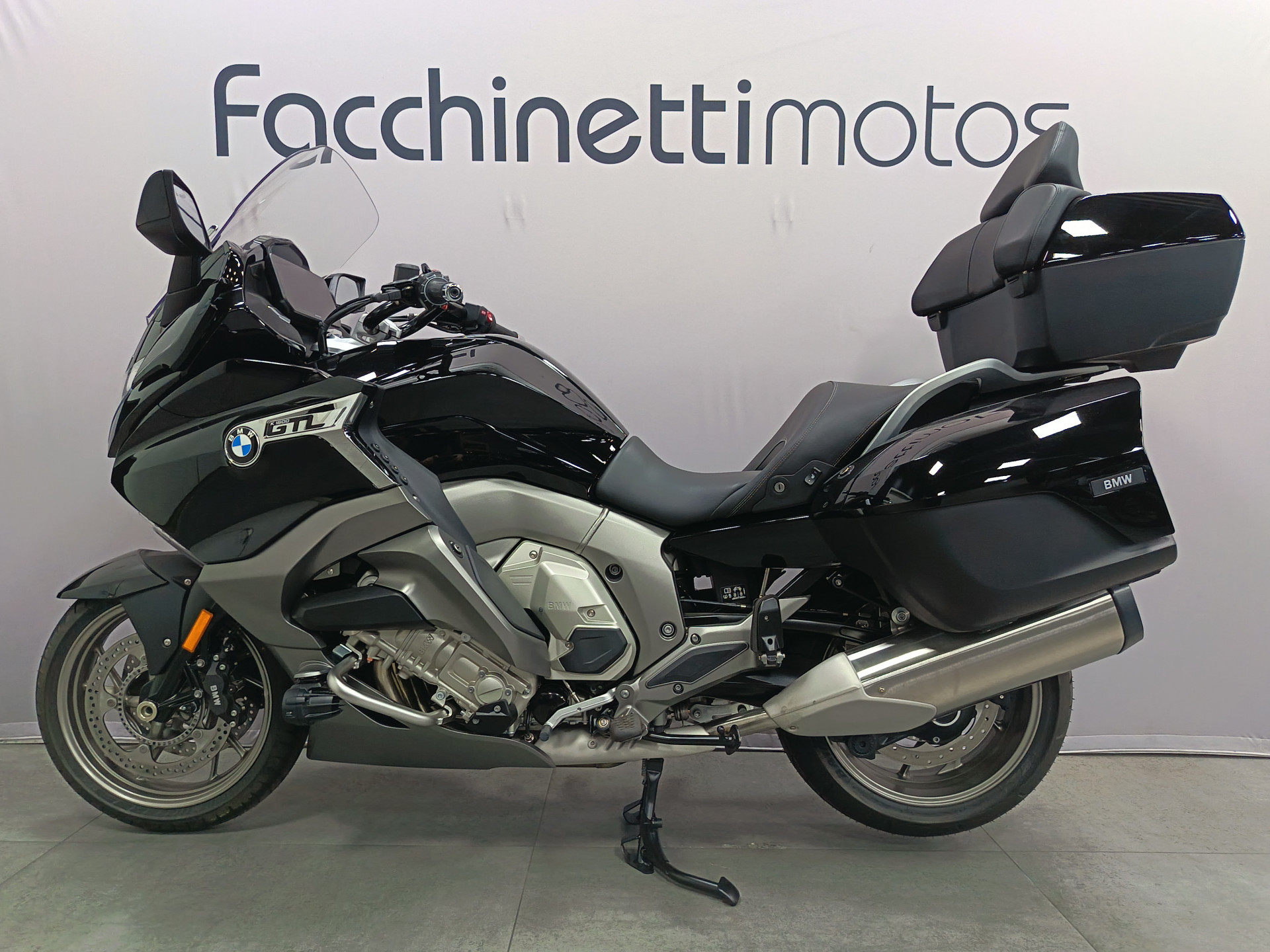 BMW K 1600 GTL *** Leasing 3.9% ***-showroom-element-3