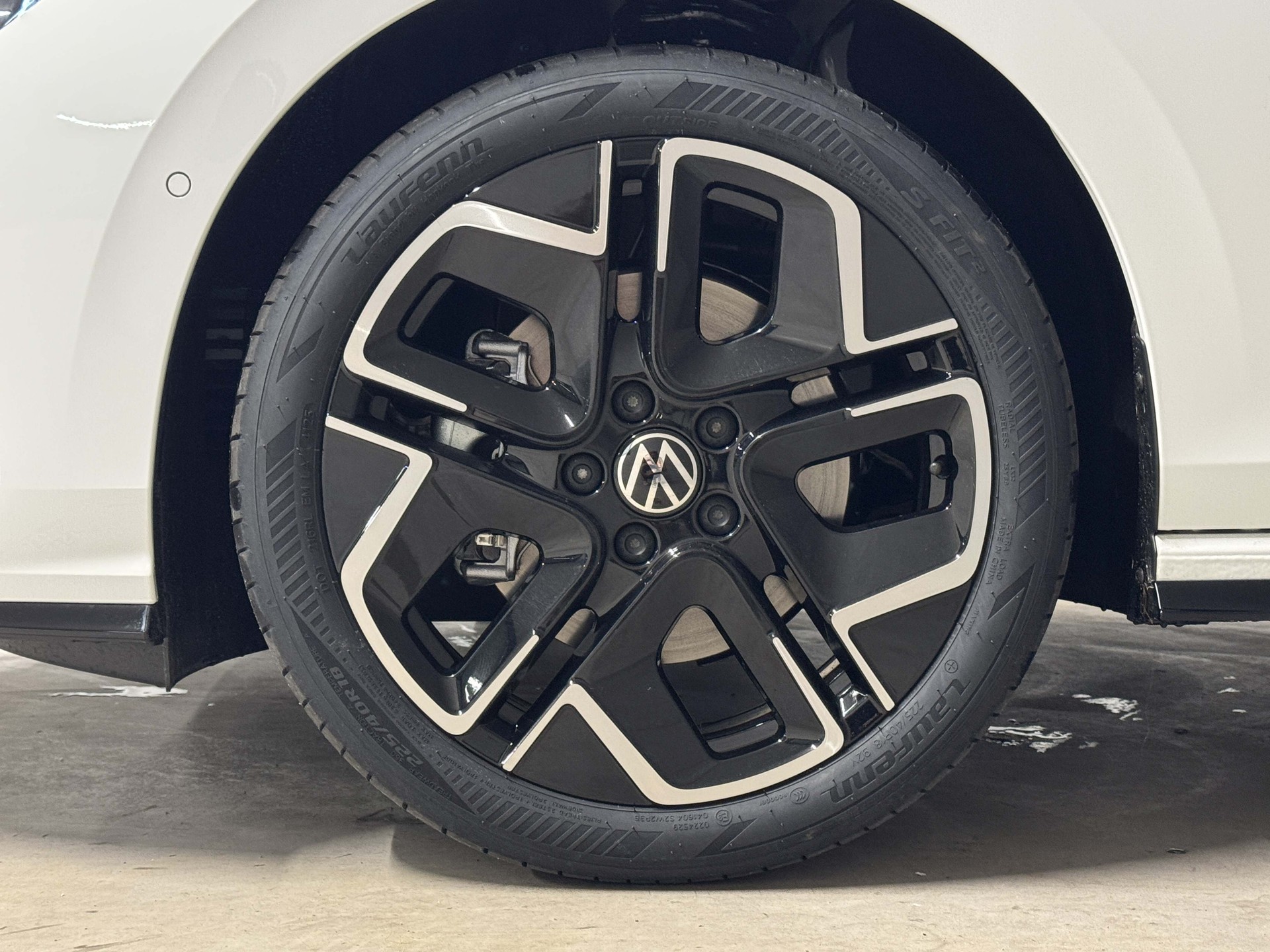 VW Golf 1.5 e TSI mHEV R-Line DSG-image-15