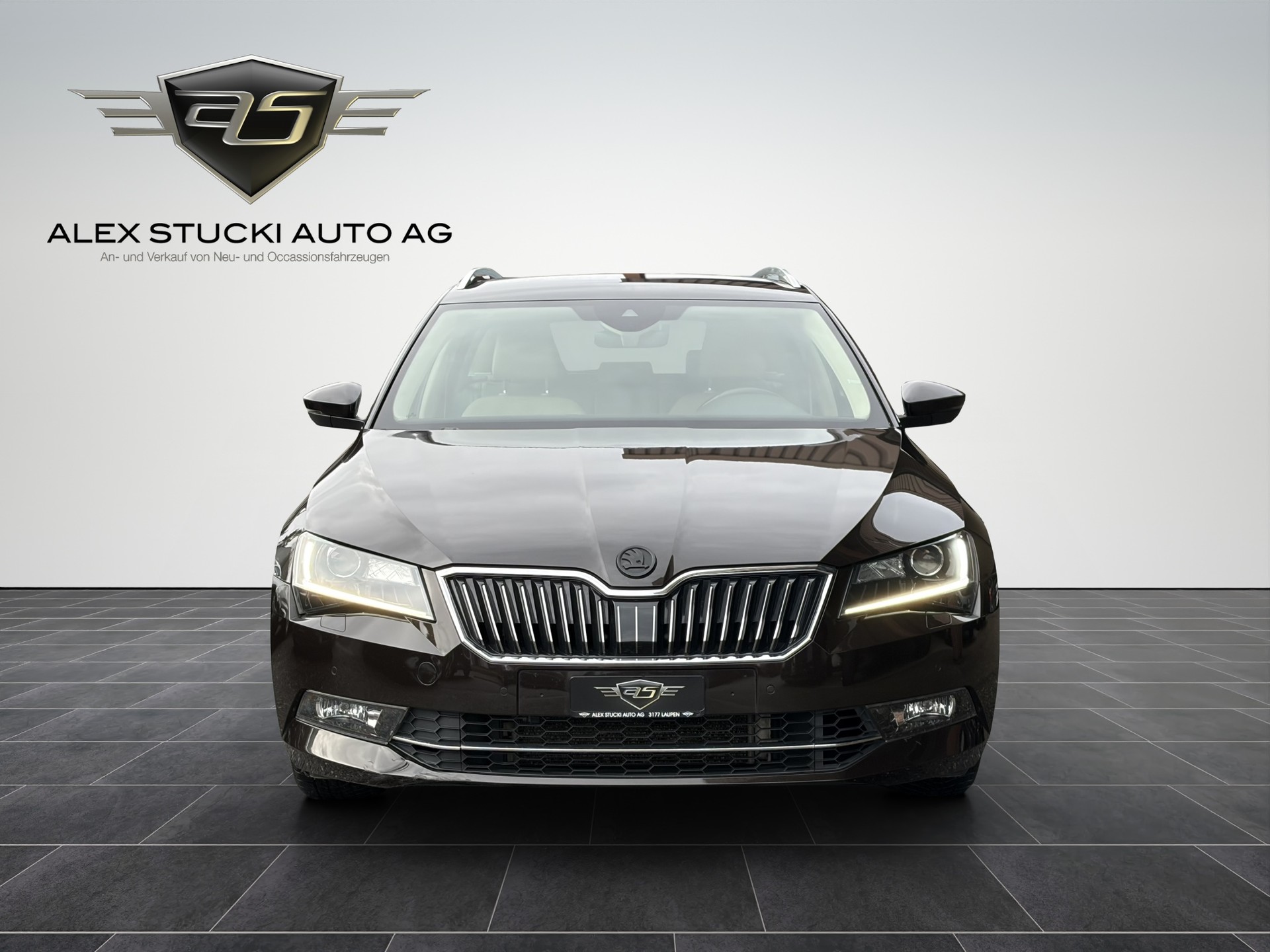 SKODA Superb Combi 2.0 TSI L&K DSG 4x4-image-1