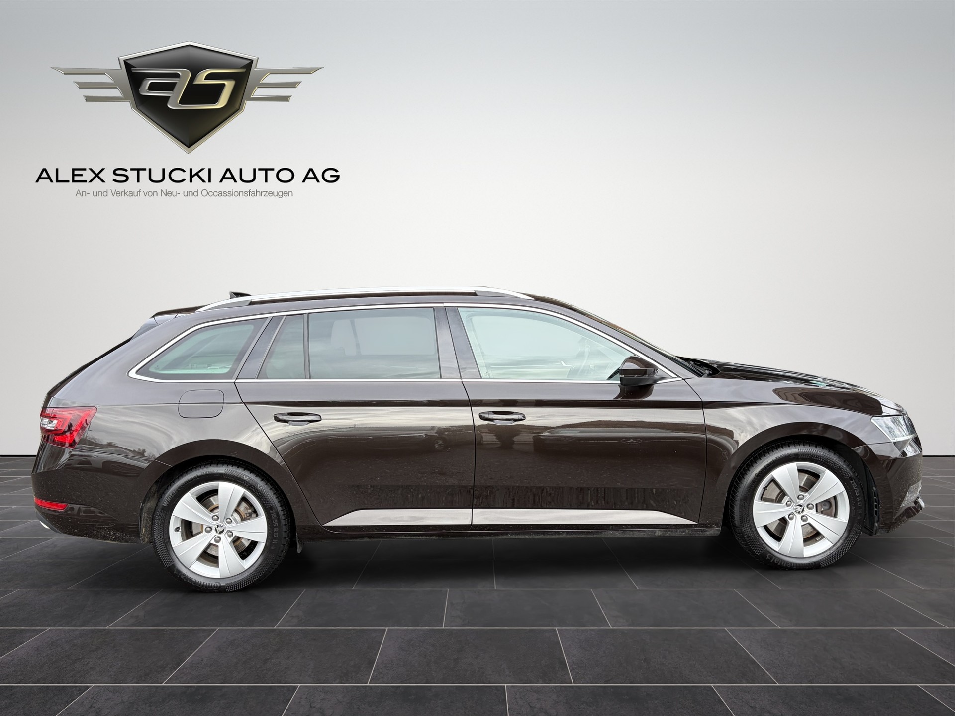SKODA Superb Combi 2.0 TSI L&K DSG 4x4-image-4
