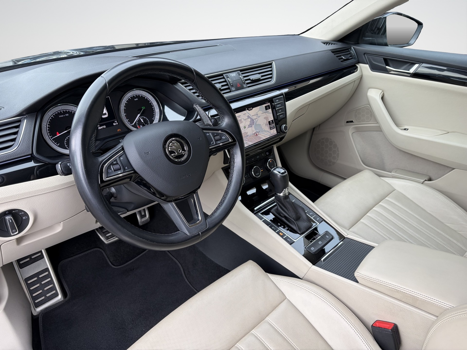 SKODA Superb Combi 2.0 TSI L&K DSG 4x4-image-9