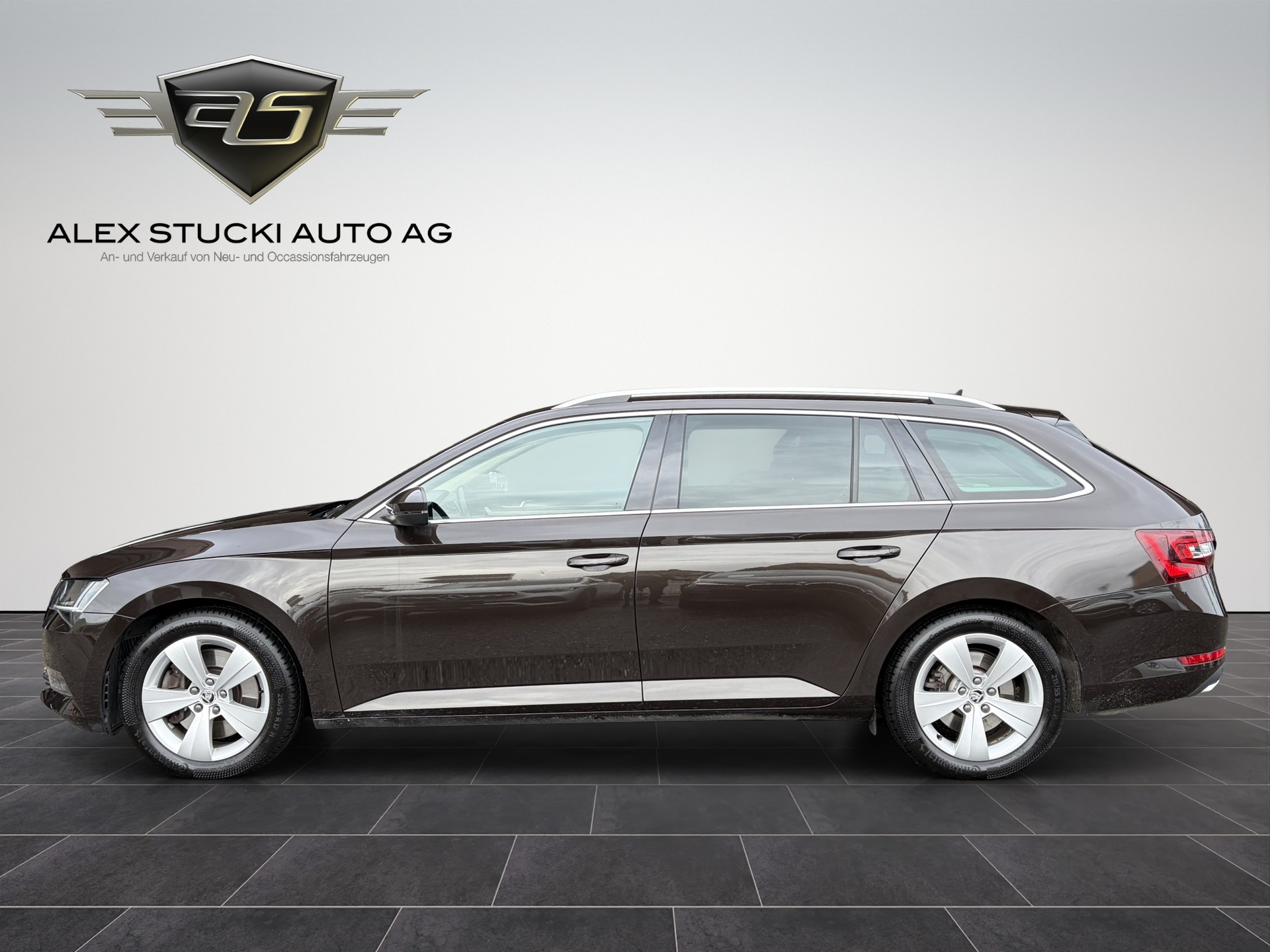 SKODA Superb Combi 2.0 TSI L&K DSG 4x4-image-3