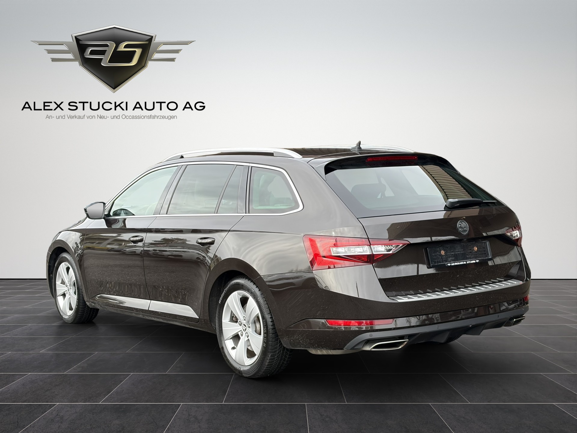 SKODA Superb Combi 2.0 TSI L&K DSG 4x4-image-5