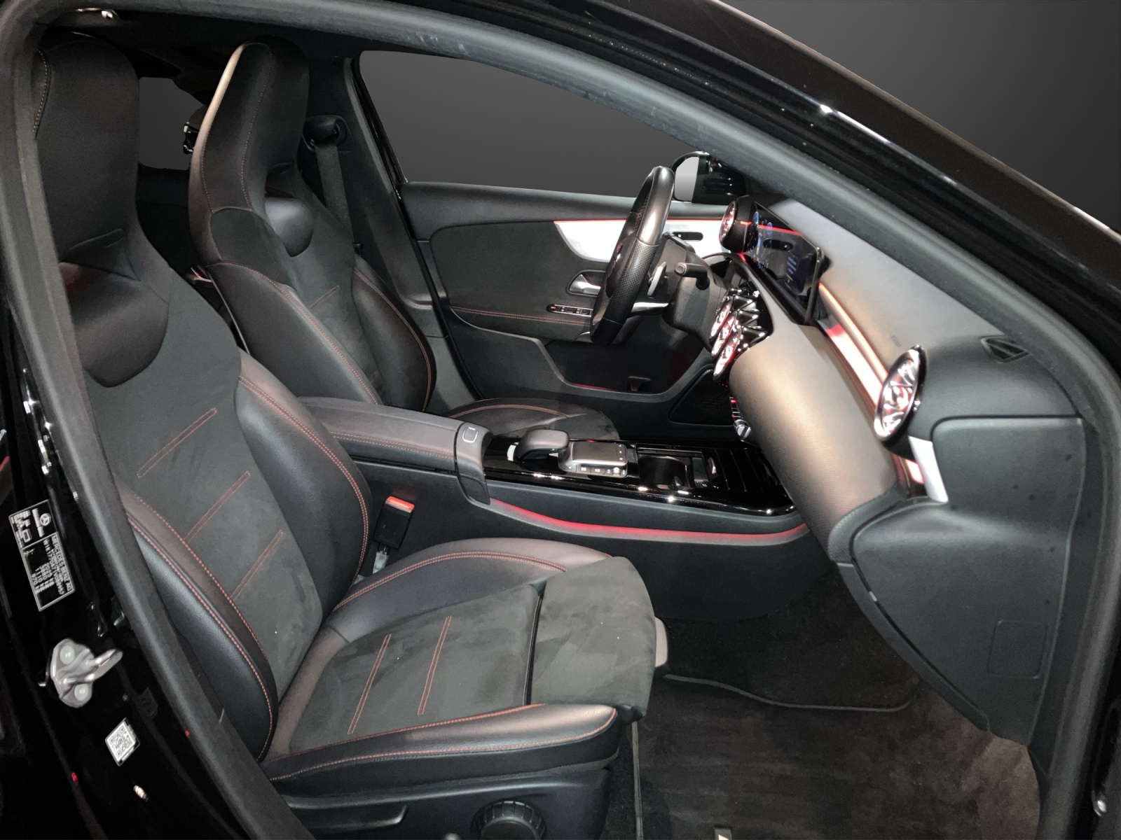 MERCEDES-BENZ A 250 4Matic AMG Line 4Matic 7G-DCT-image-9
