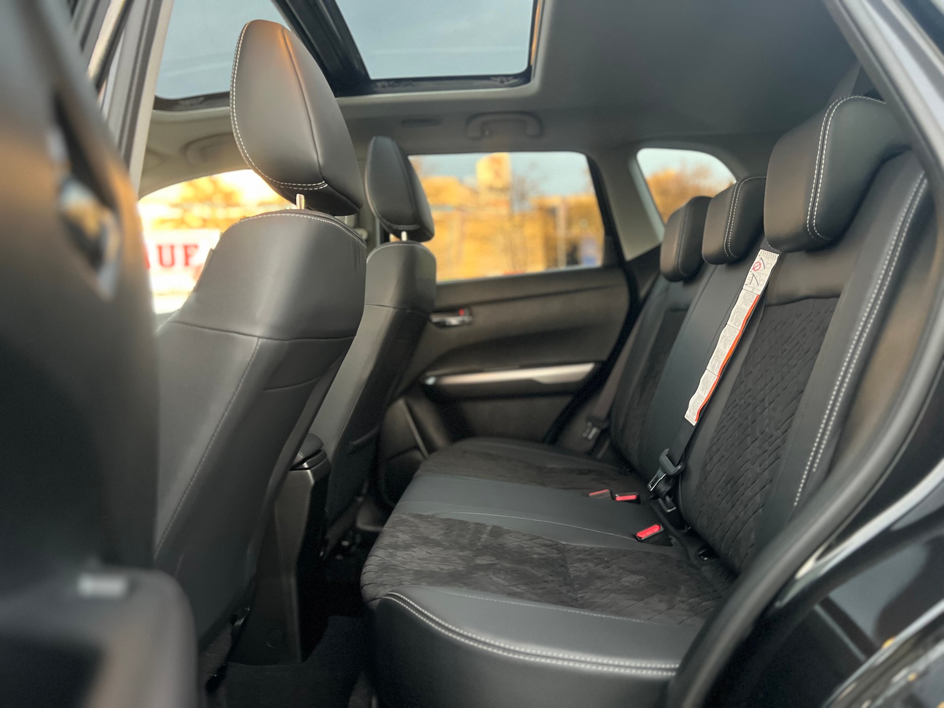 SUZUKI Vitara 1.5 Hybrid Piz Sulai Top 4x4 AGS-image-14