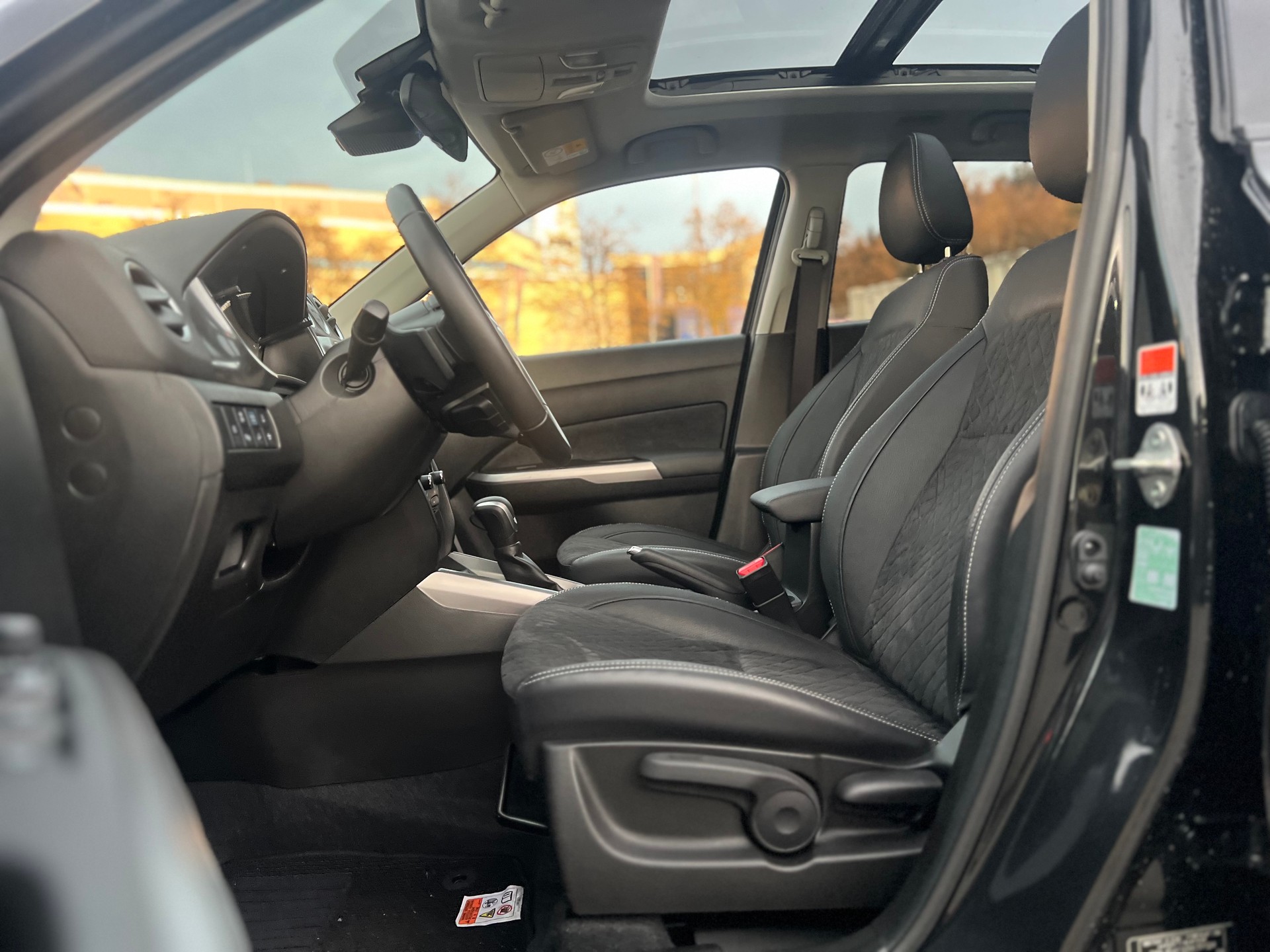 SUZUKI Vitara 1.5 Hybrid Piz Sulai Top 4x4 AGS-image-12