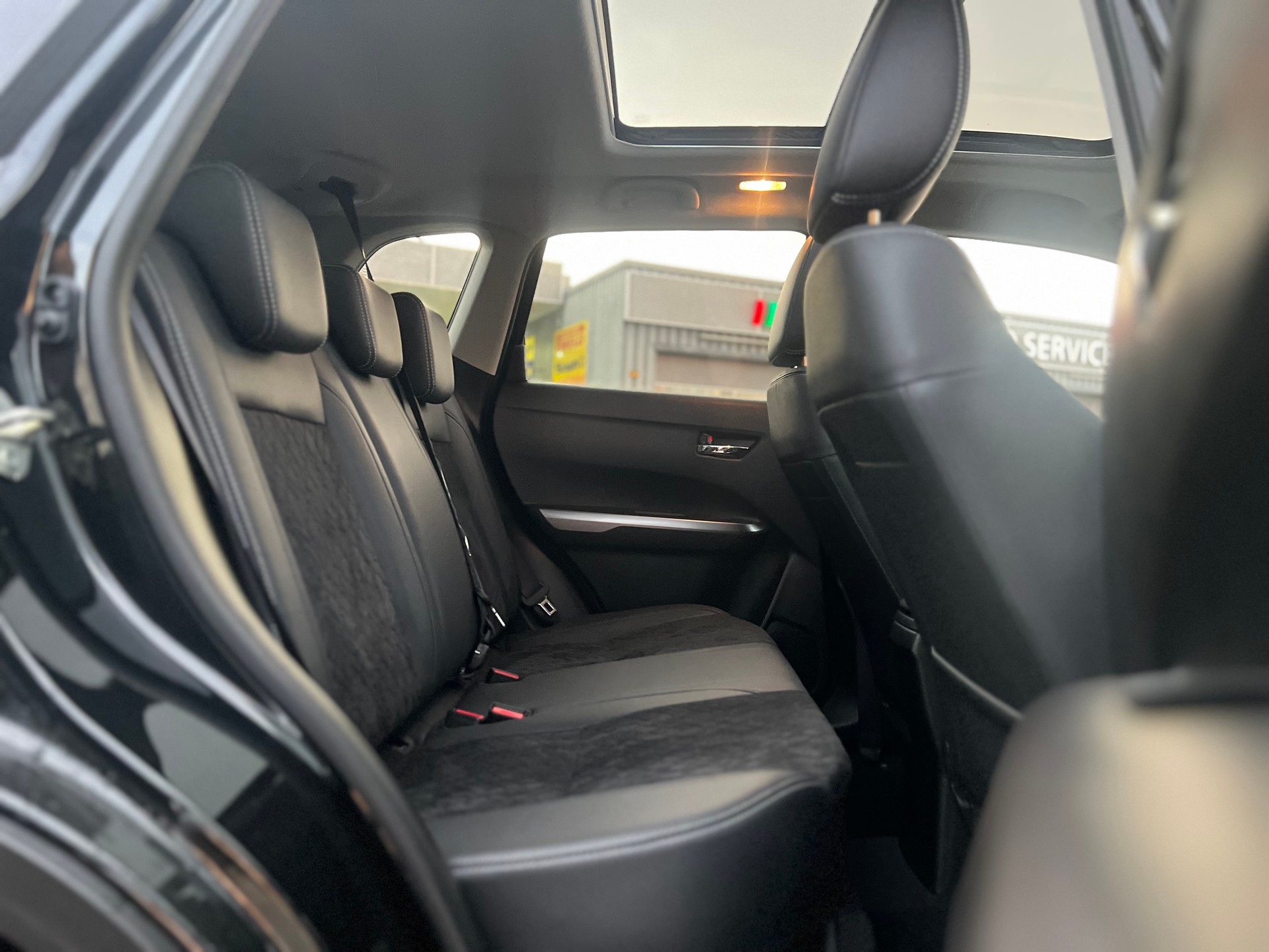 SUZUKI Vitara 1.5 Hybrid Piz Sulai Top 4x4 AGS-image-15