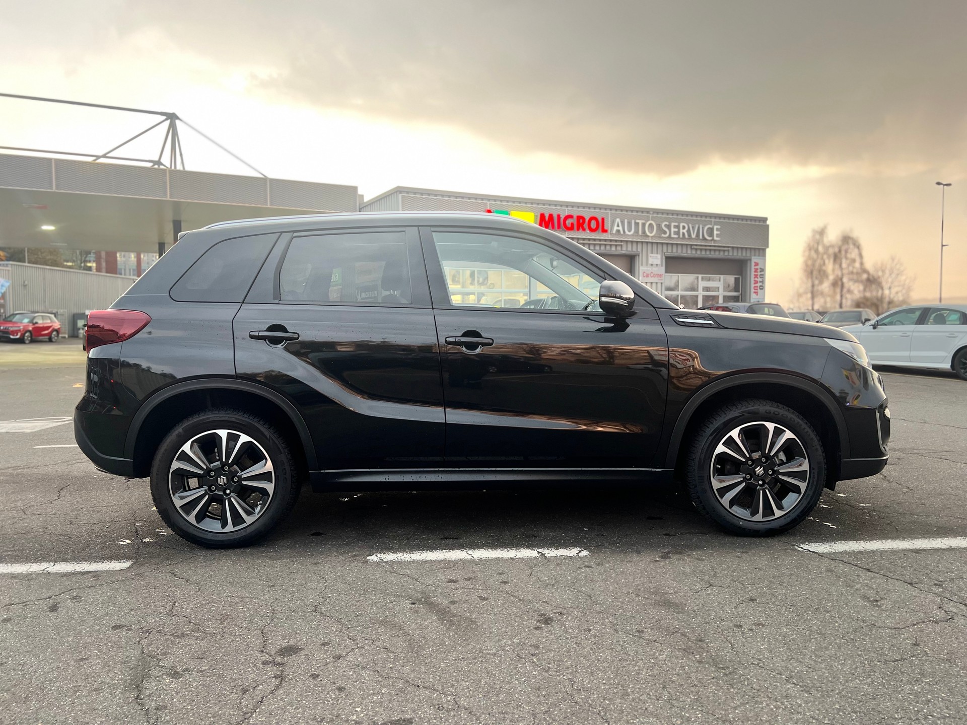 SUZUKI Vitara 1.5 Hybrid Piz Sulai Top 4x4 AGS-image-11