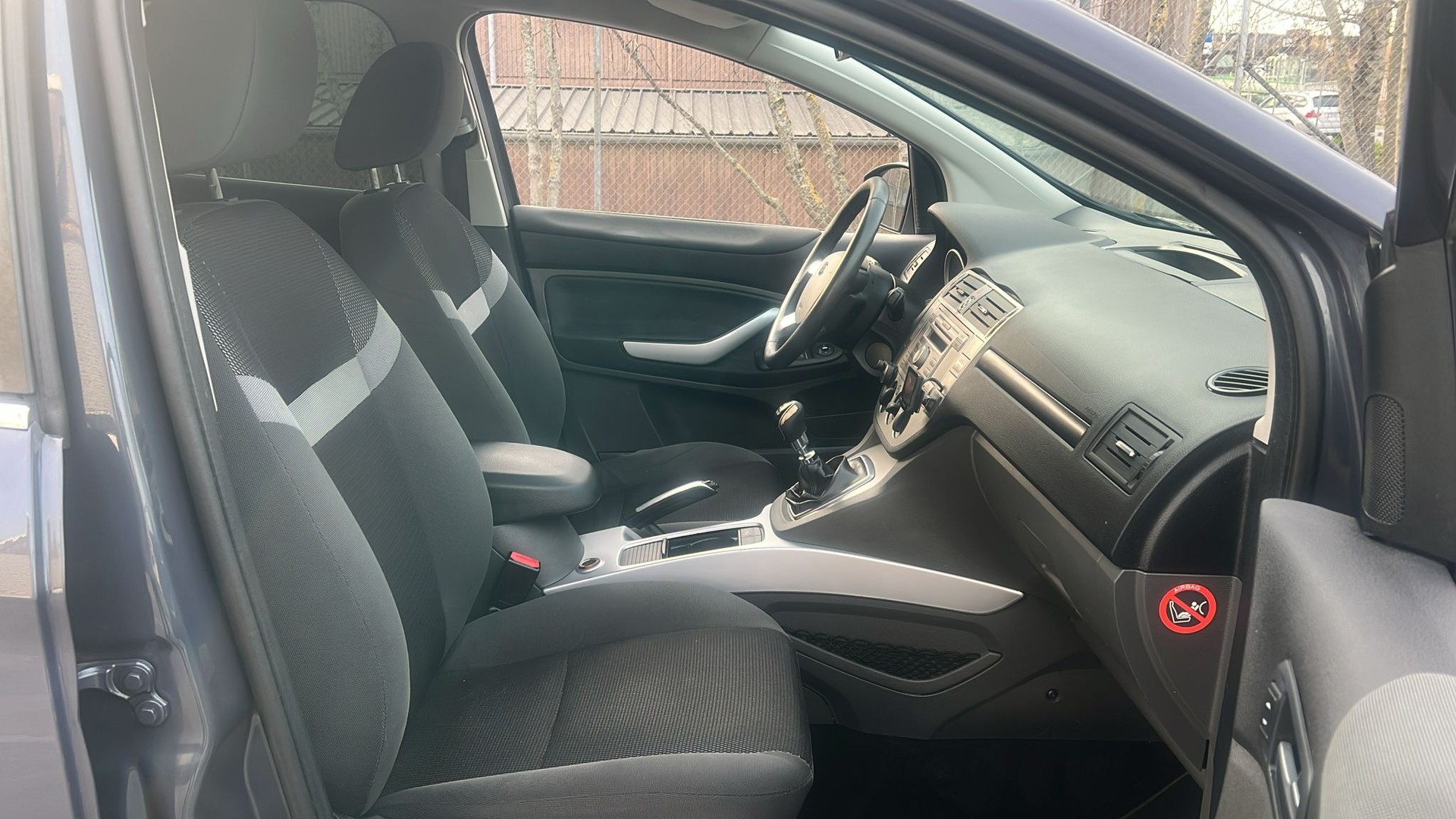 FORD Kuga 2.5 Turbo Carving 4WD-image-12