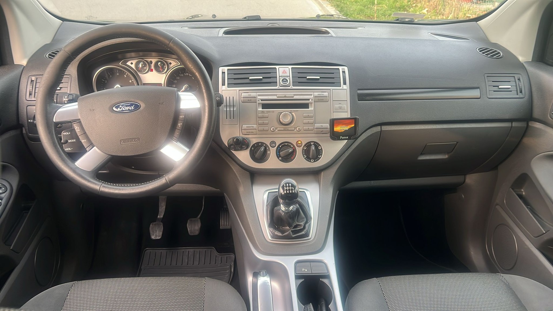 FORD Kuga 2.5 Turbo Carving 4WD-image-8