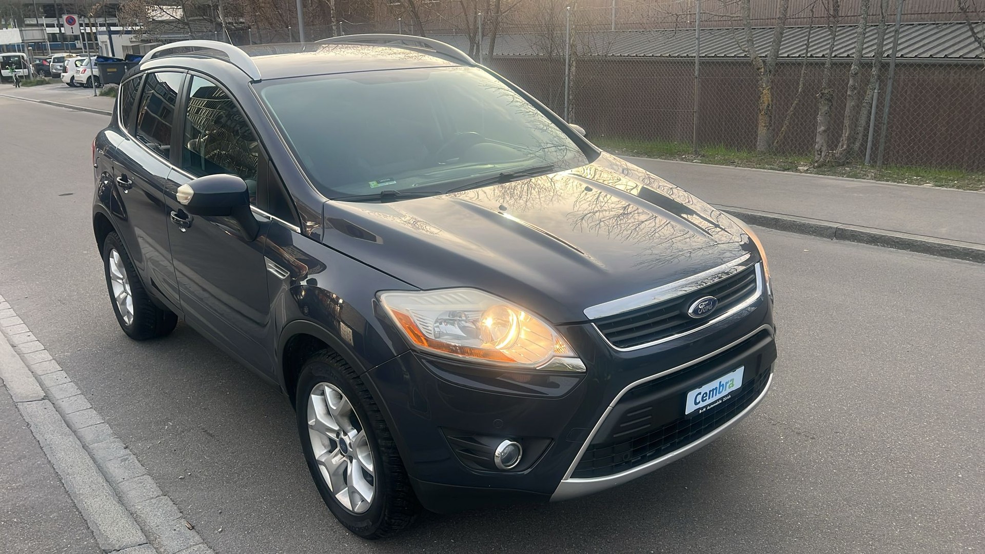 FORD Kuga 2.5 Turbo Carving 4WD-image-2
