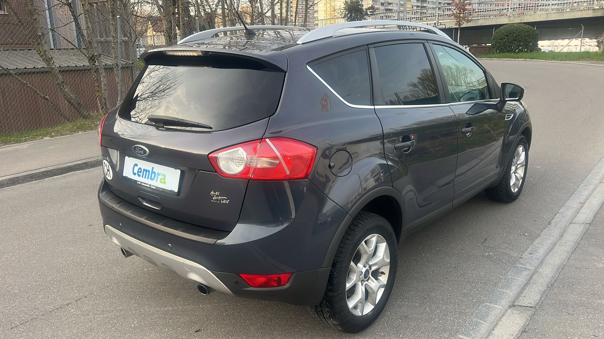 FORD Kuga 2.5 Turbo Carving 4WD-image-5