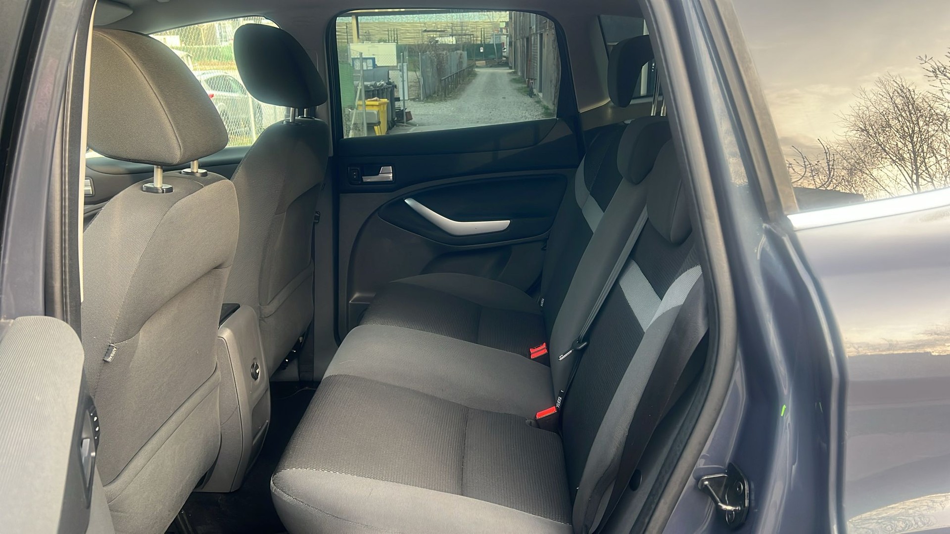 FORD Kuga 2.5 Turbo Carving 4WD-image-14