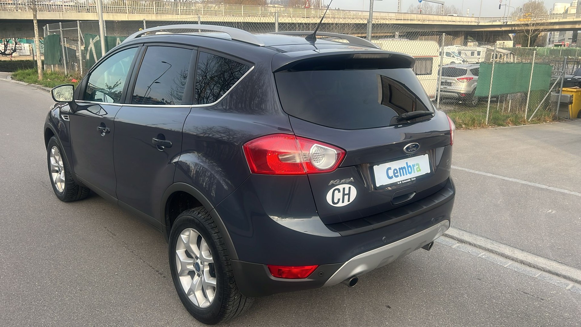 FORD Kuga 2.5 Turbo Carving 4WD-image-6