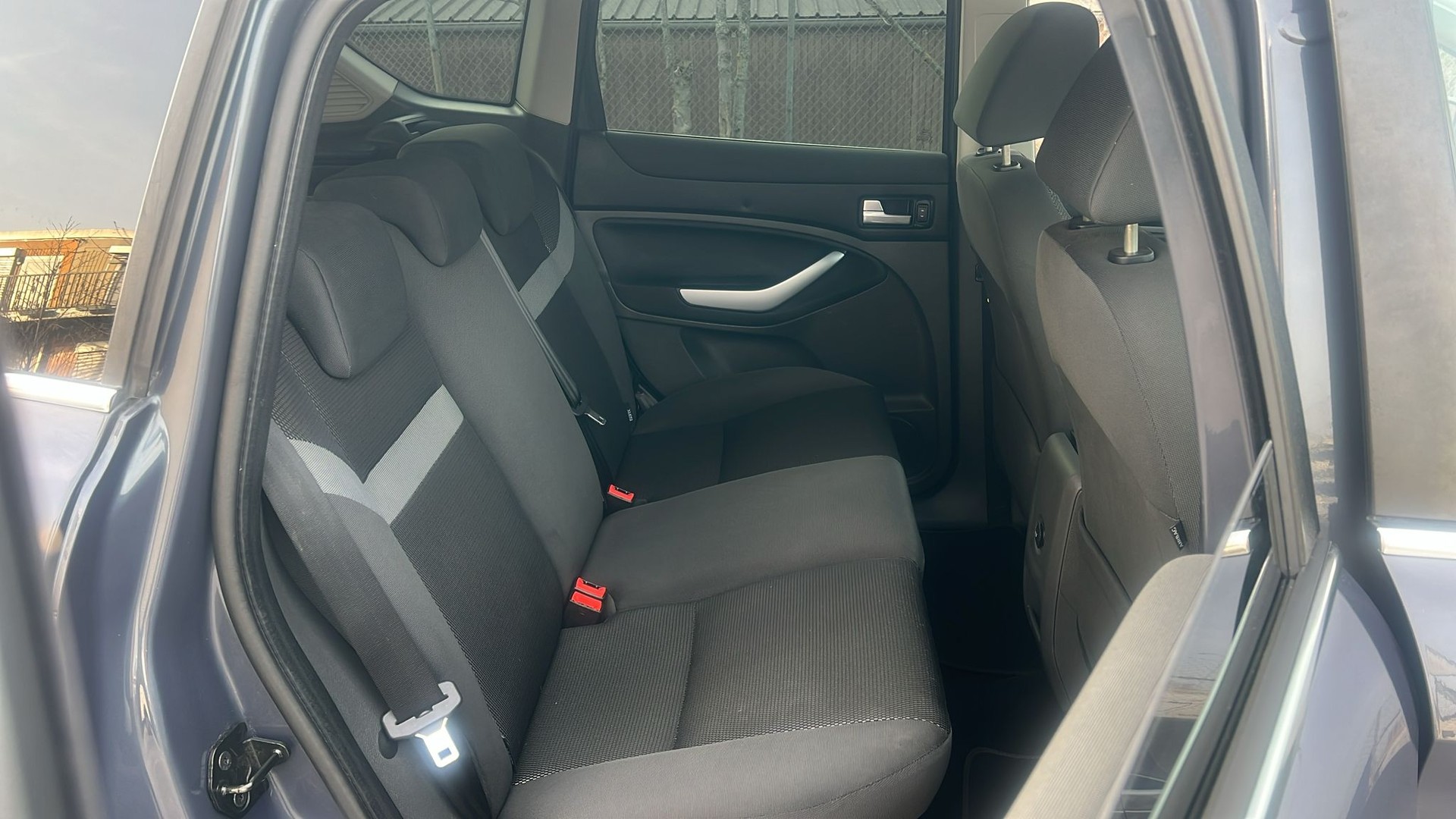 FORD Kuga 2.5 Turbo Carving 4WD-image-13
