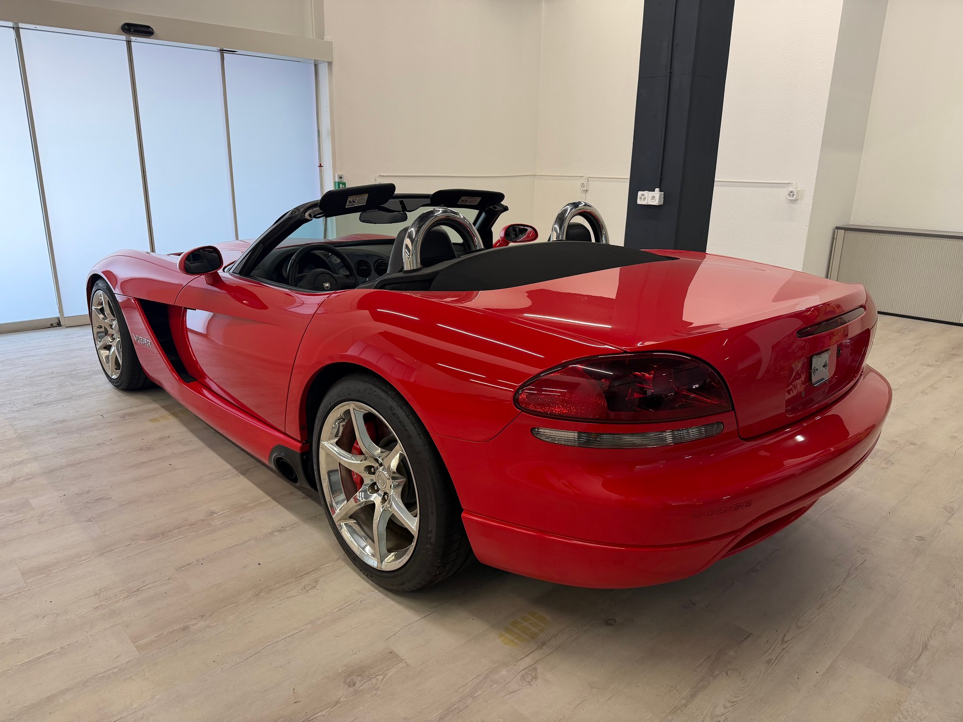 DODGE Viper SRT-10-image-10
