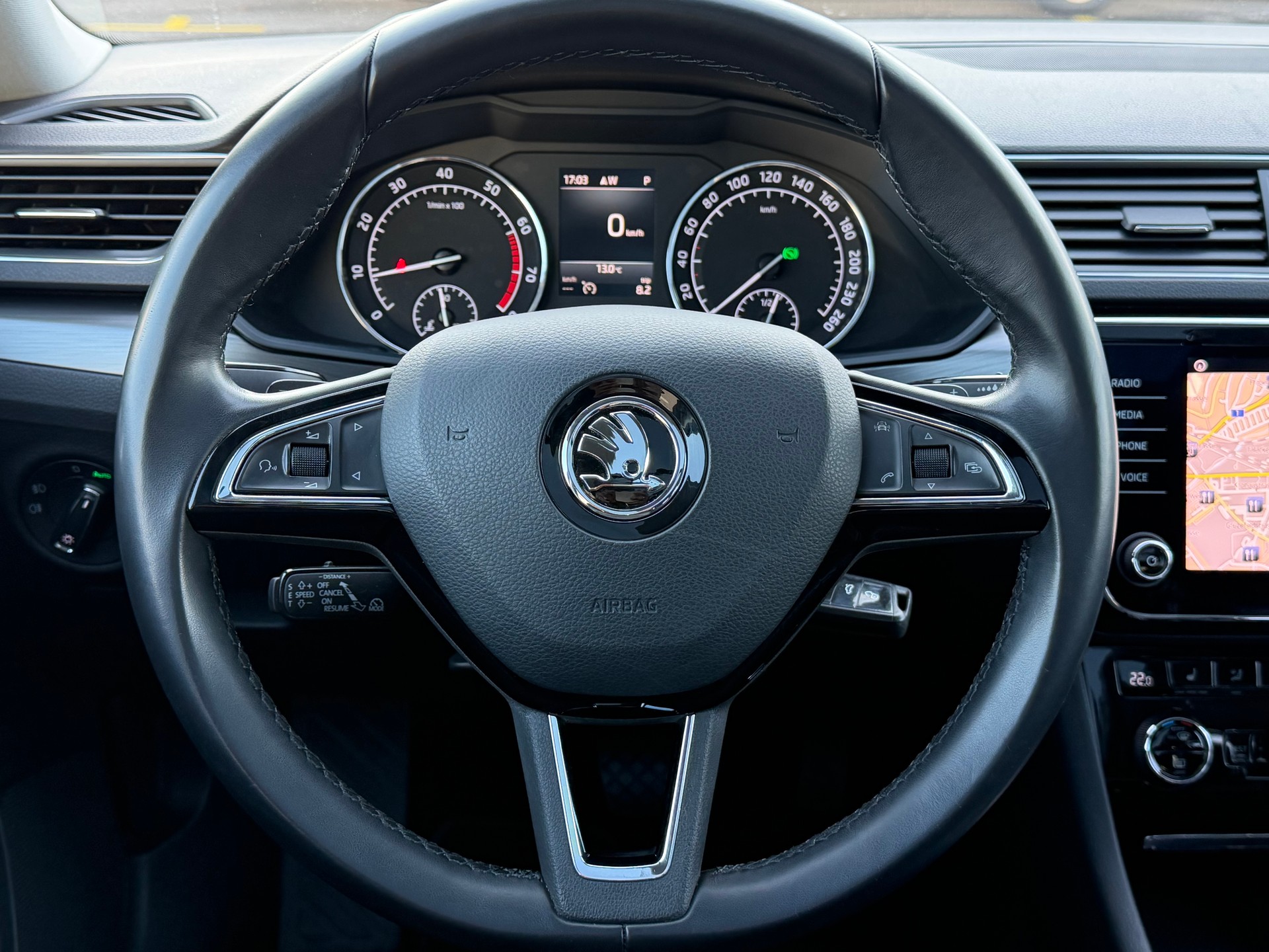 SKODA Superb Combi 2.0 TSI Style DSG 4x4-image-12