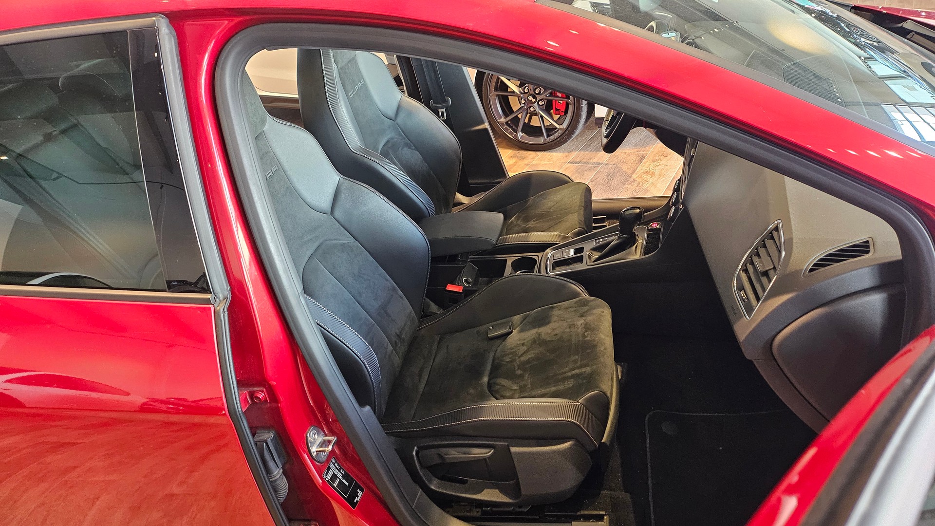 SEAT Leon ST 2.0 TSI Cupra 300 4 Drive DSG-image-18