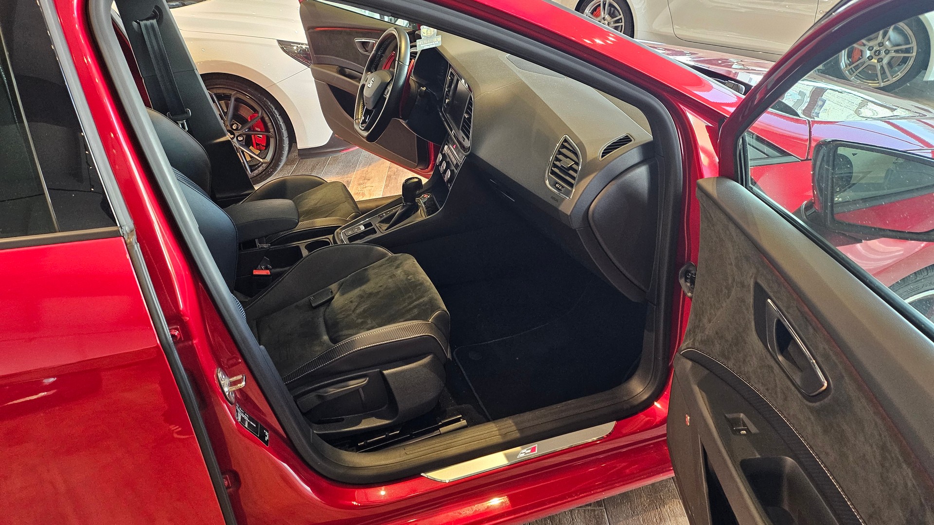 SEAT Leon ST 2.0 TSI Cupra 300 4 Drive DSG-image-17