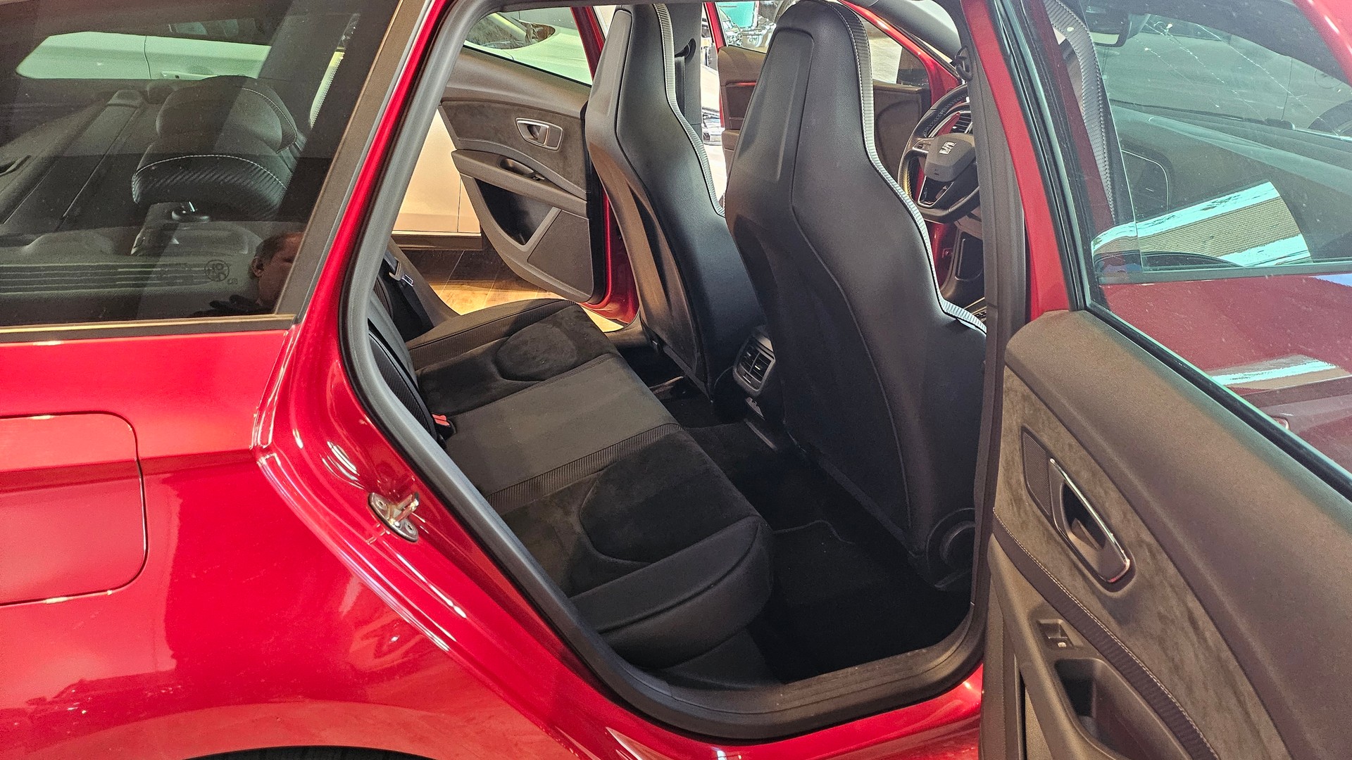 SEAT Leon ST 2.0 TSI Cupra 300 4 Drive DSG-image-19