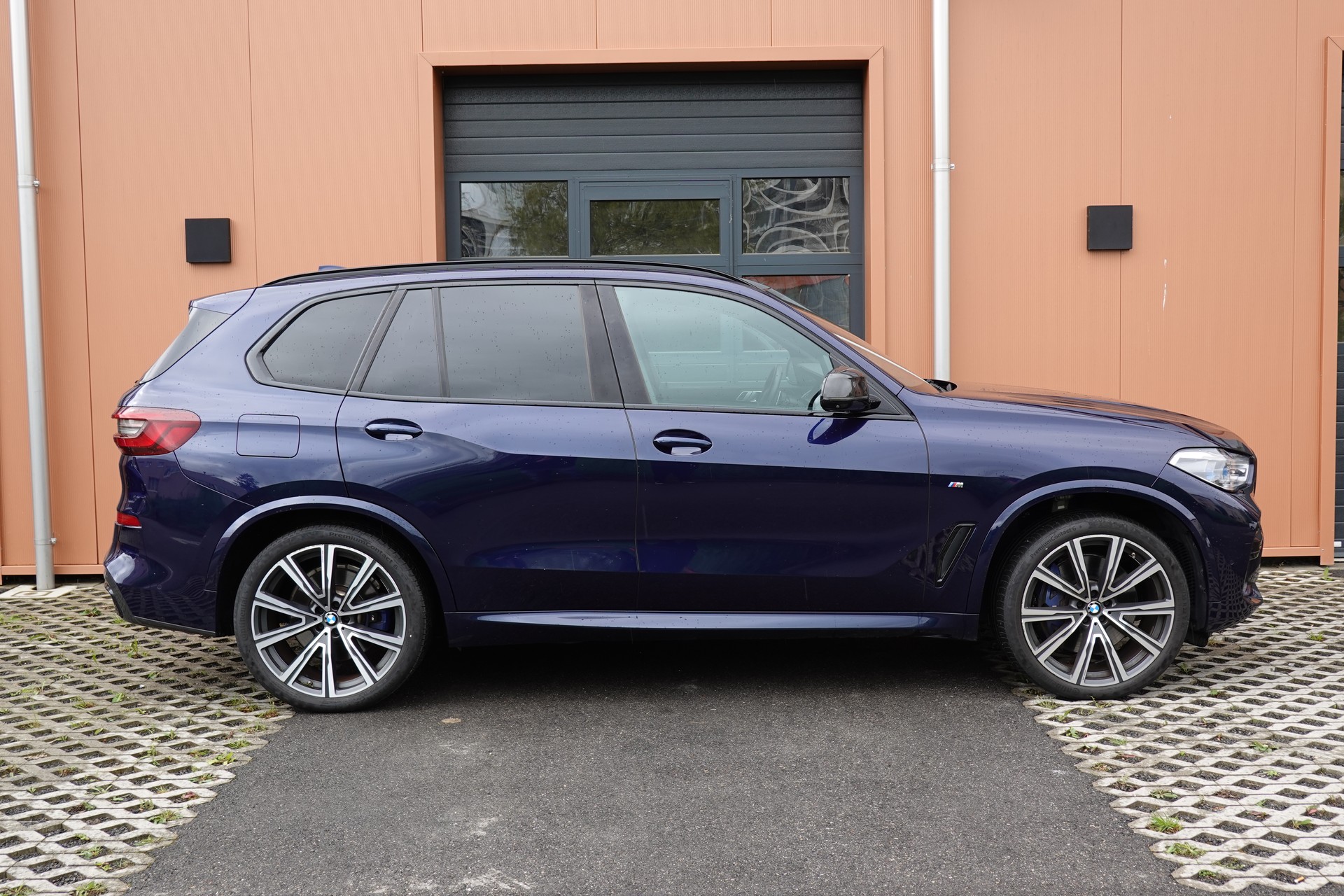 BMW X5 xDrive 48V 40d M Sport * CH Auto * Harman Kardon * Camera 360 * Roues 22 * Toutes aides Conduites *-showroom-element-3
