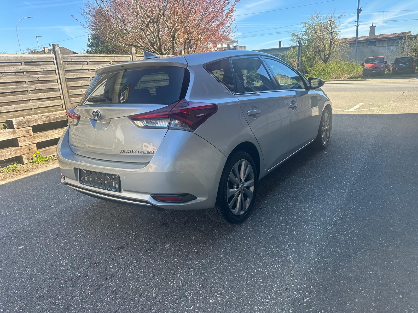 TOYOTA Auris 1.8 HSD Sol e-CVT-showroom-element-2