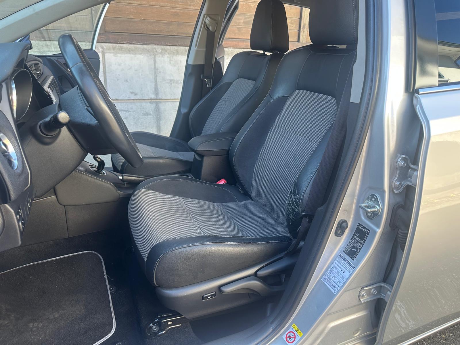 TOYOTA Auris 1.8 HSD Sol e-CVT-image-9