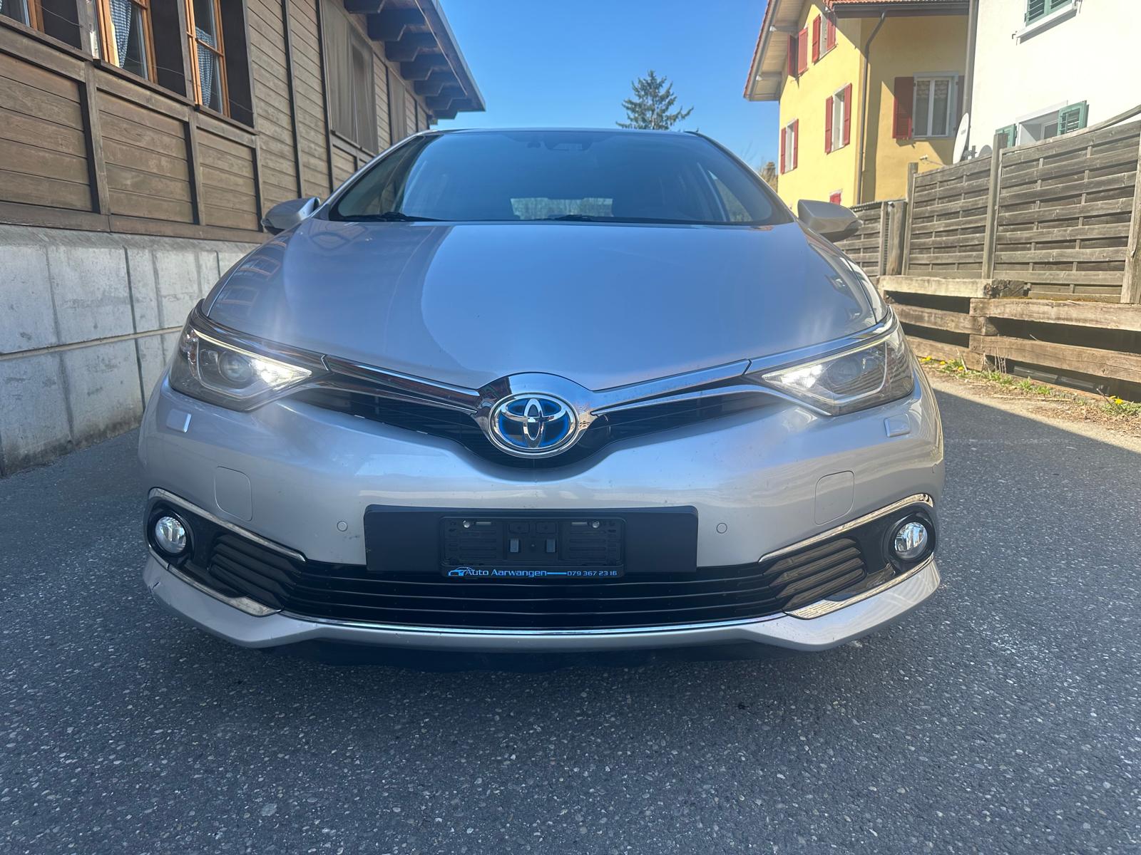 TOYOTA Auris 1.8 HSD Sol e-CVT-image-4