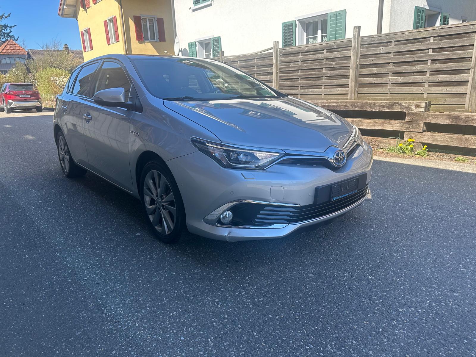 TOYOTA Auris 1.8 HSD Sol e-CVT